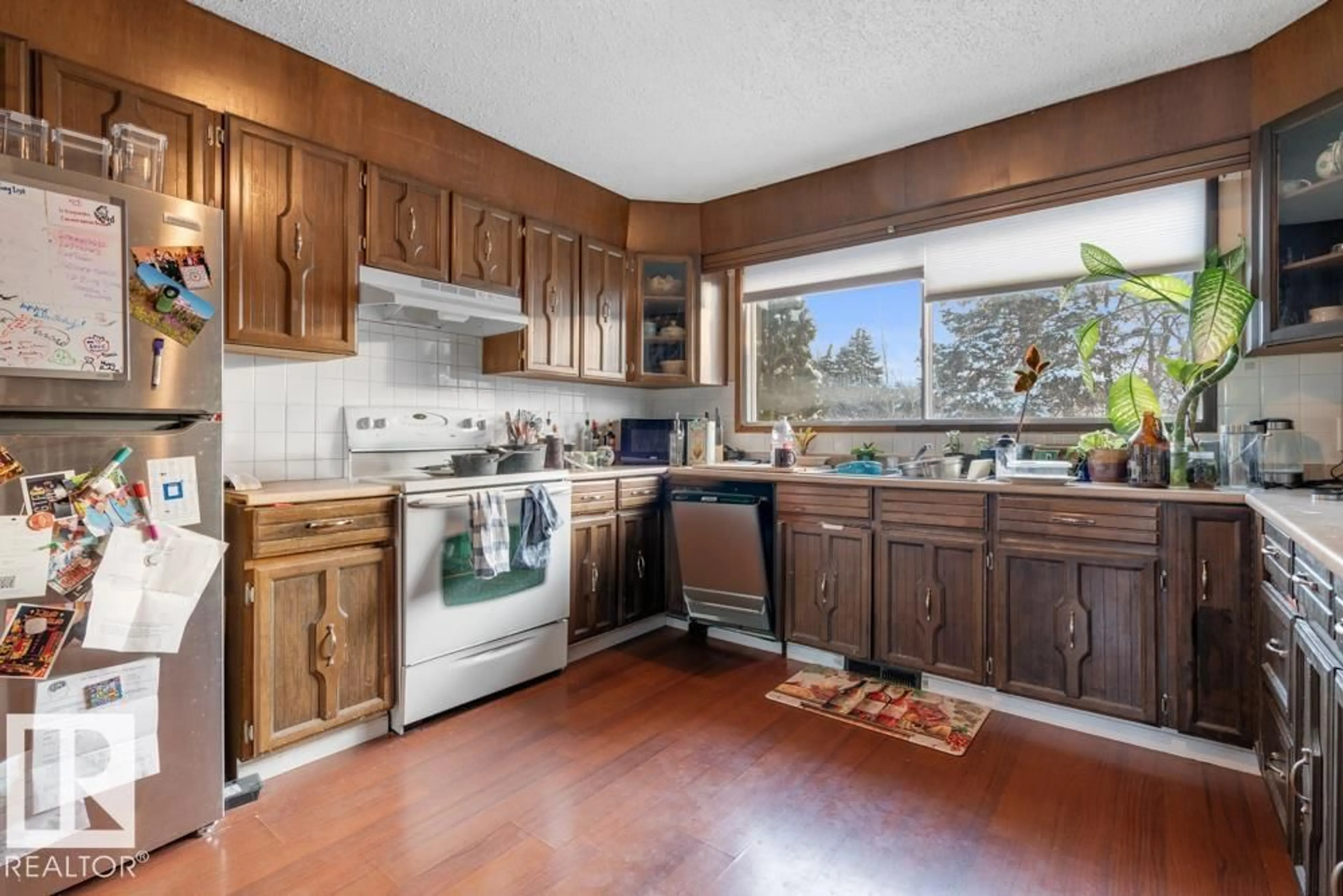 Standard kitchen, unknown for 8705-8707 122 AV, Edmonton Alberta T5B4R8