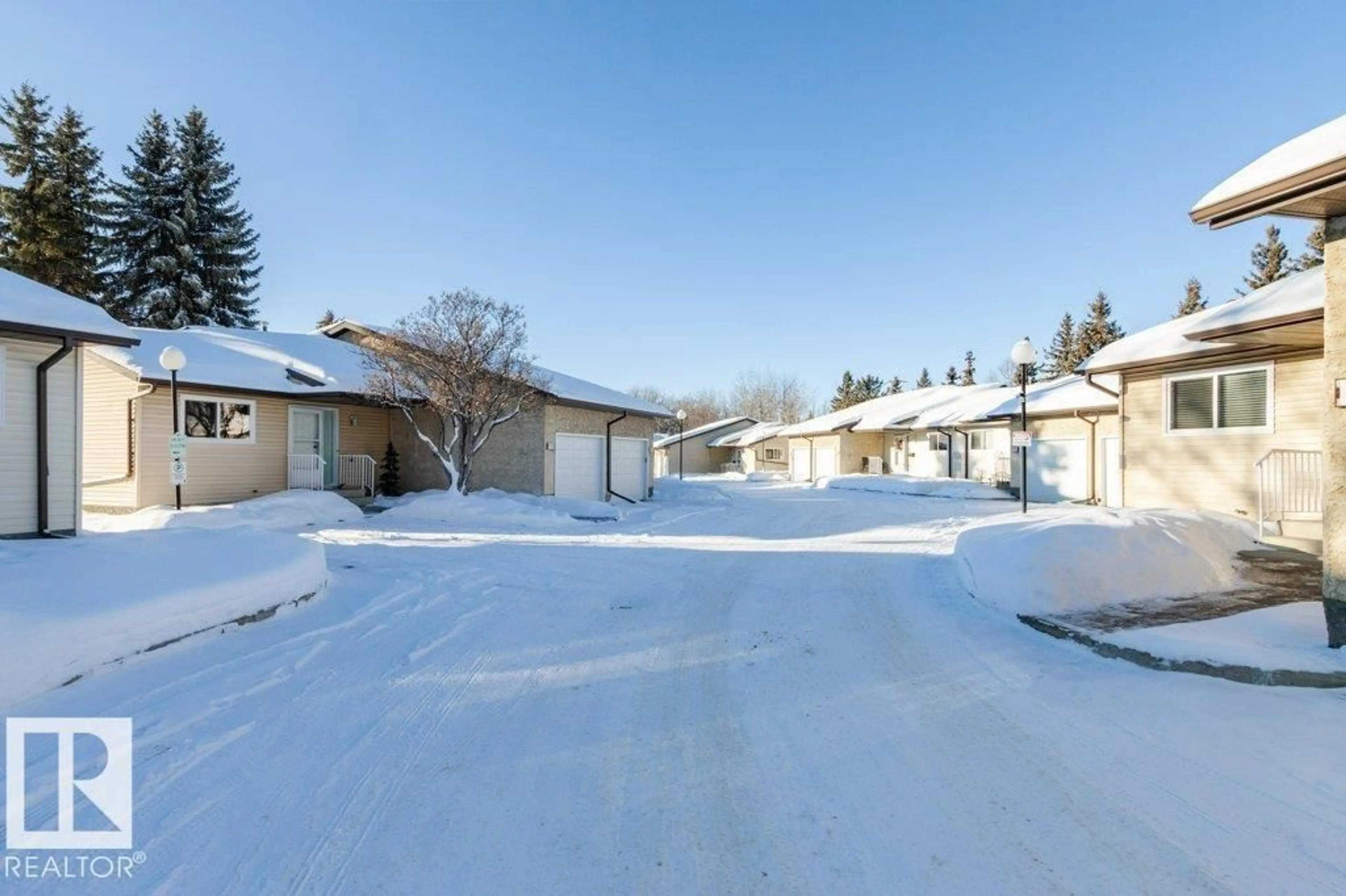 A pic from outside/outdoor area/front of a property/back of a property/a pic from drone, street for 23 PINEVIEW HORIZON, St. Albert Alberta T8N4B2