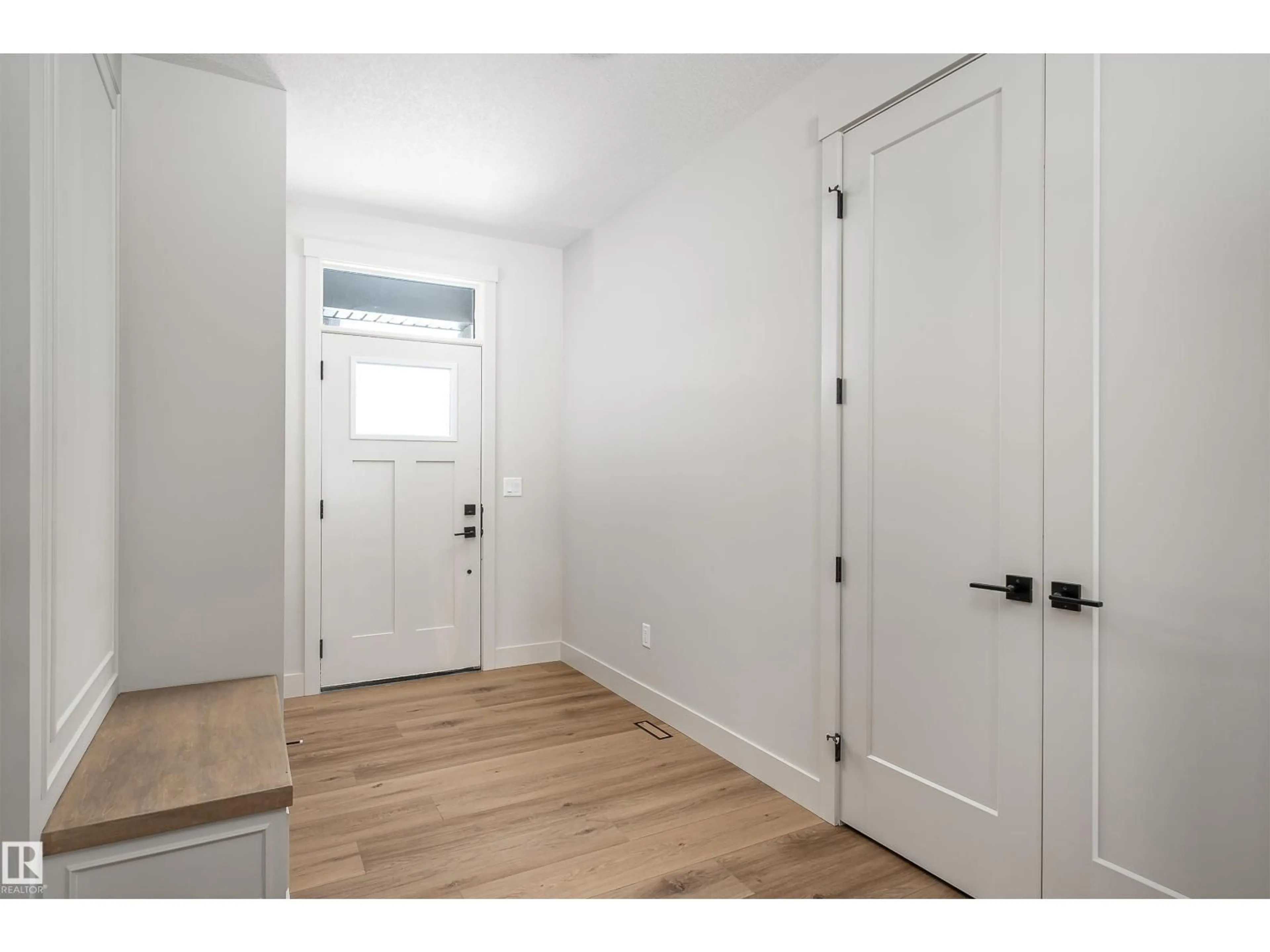 Indoor entryway for 26 GRAYSON GR, Stony Plain Alberta T7Z0A0