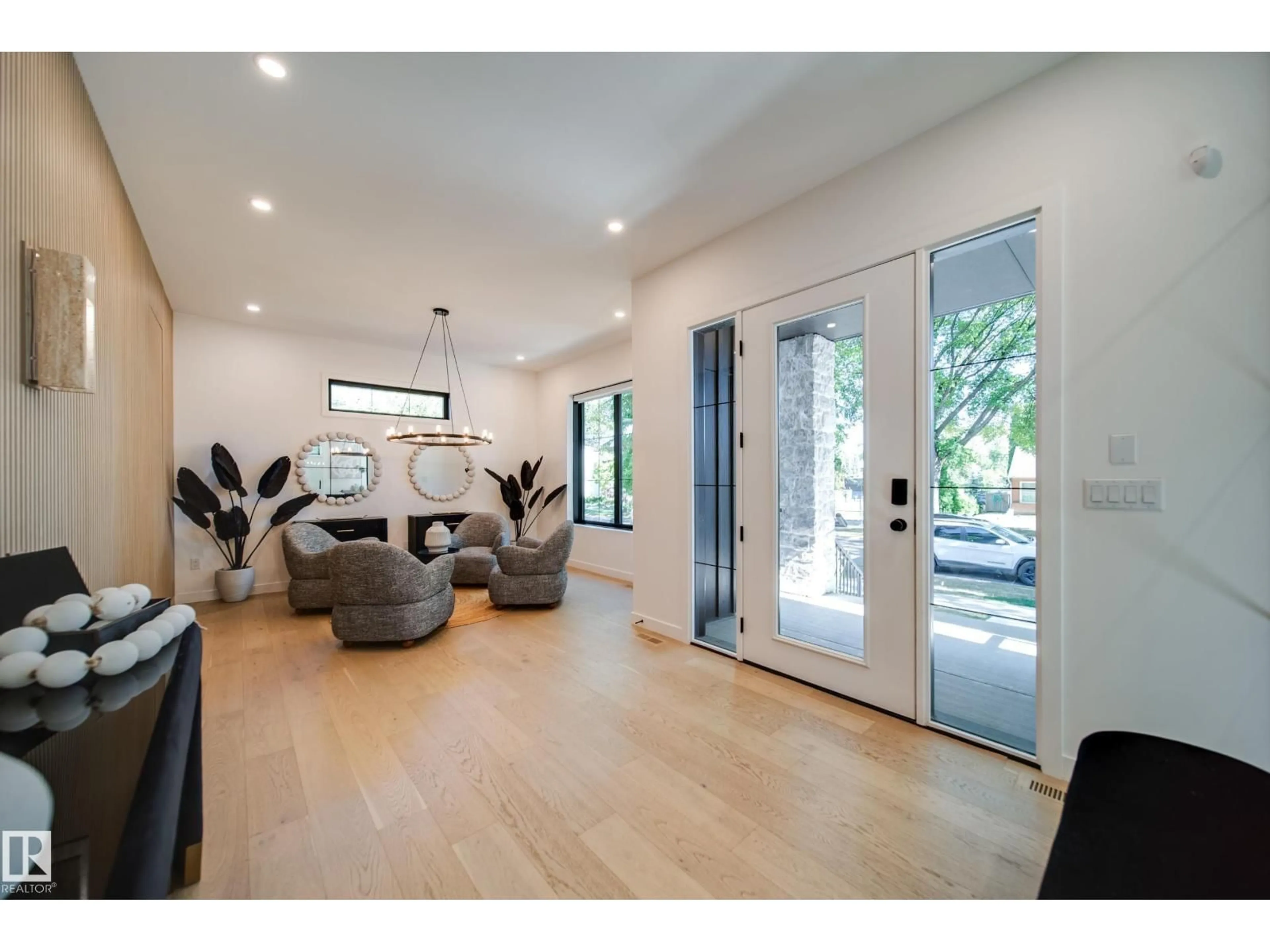 Indoor entryway for 10522 134 ST NW, Edmonton Alberta T5N2B5