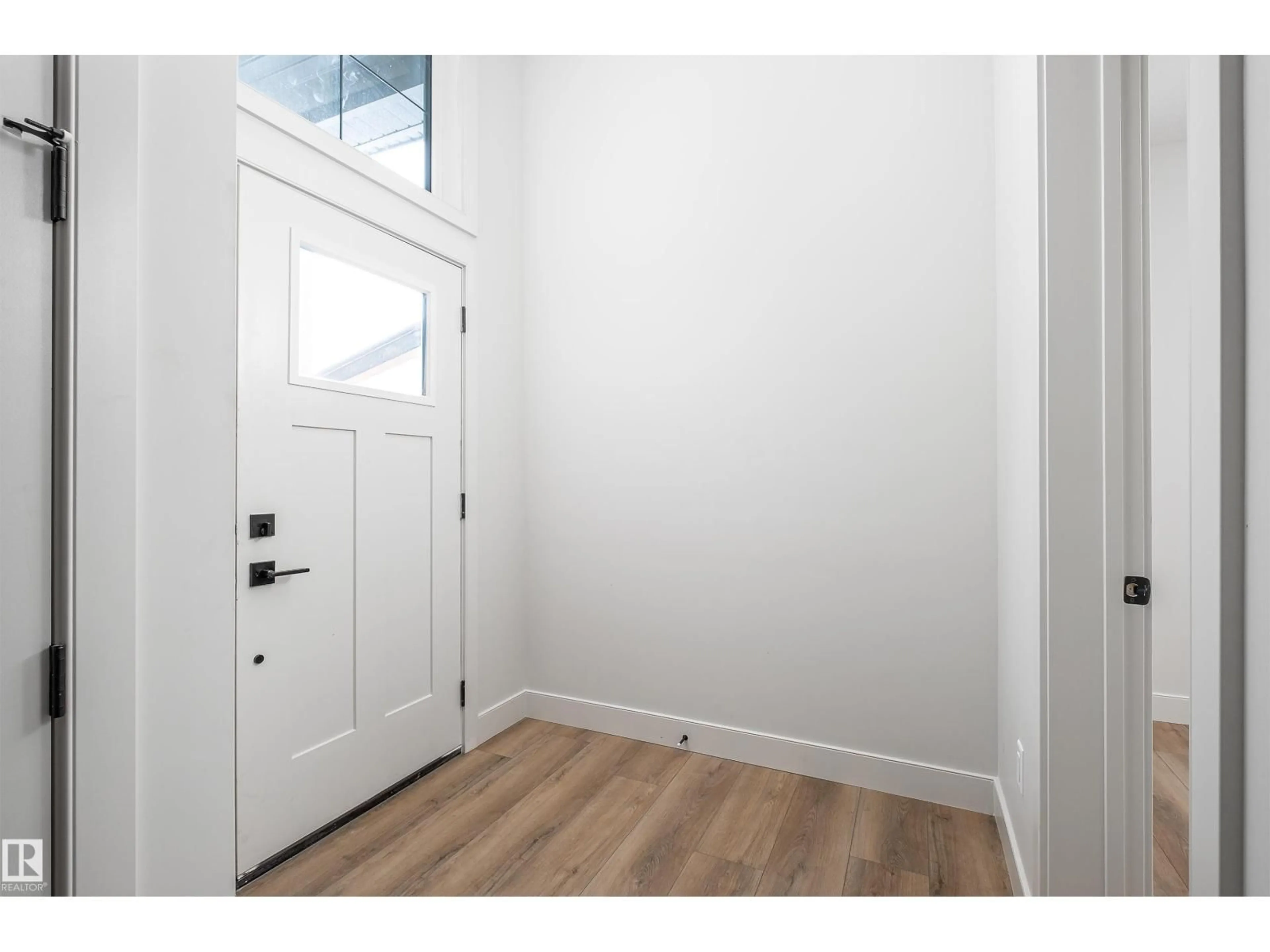 Indoor entryway for 30 GRAYSON GR, Stony Plain Alberta T7Z0A0