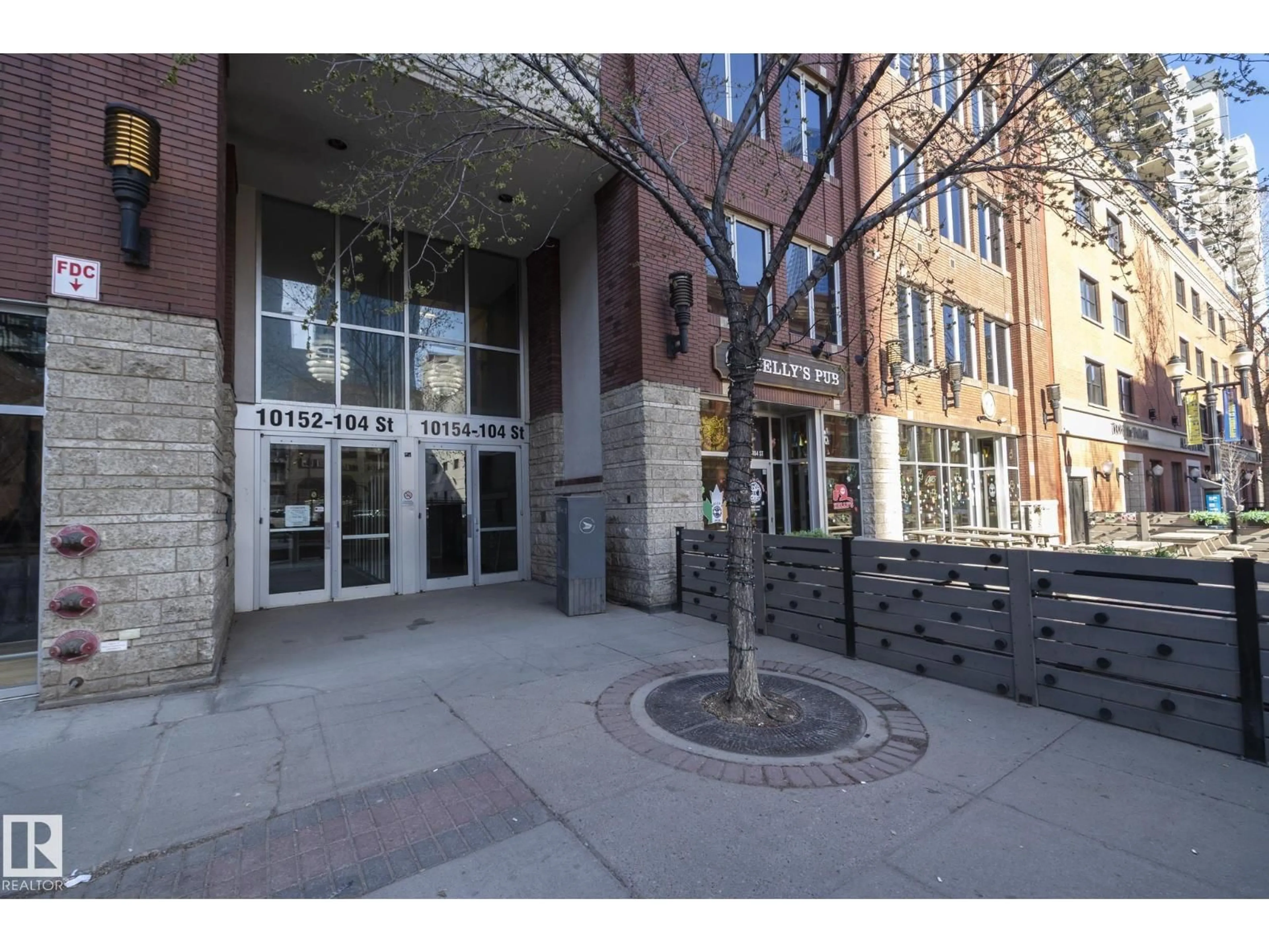 Indoor foyer for #2103 - 10152 104 ST, Edmonton Alberta T5J0B5