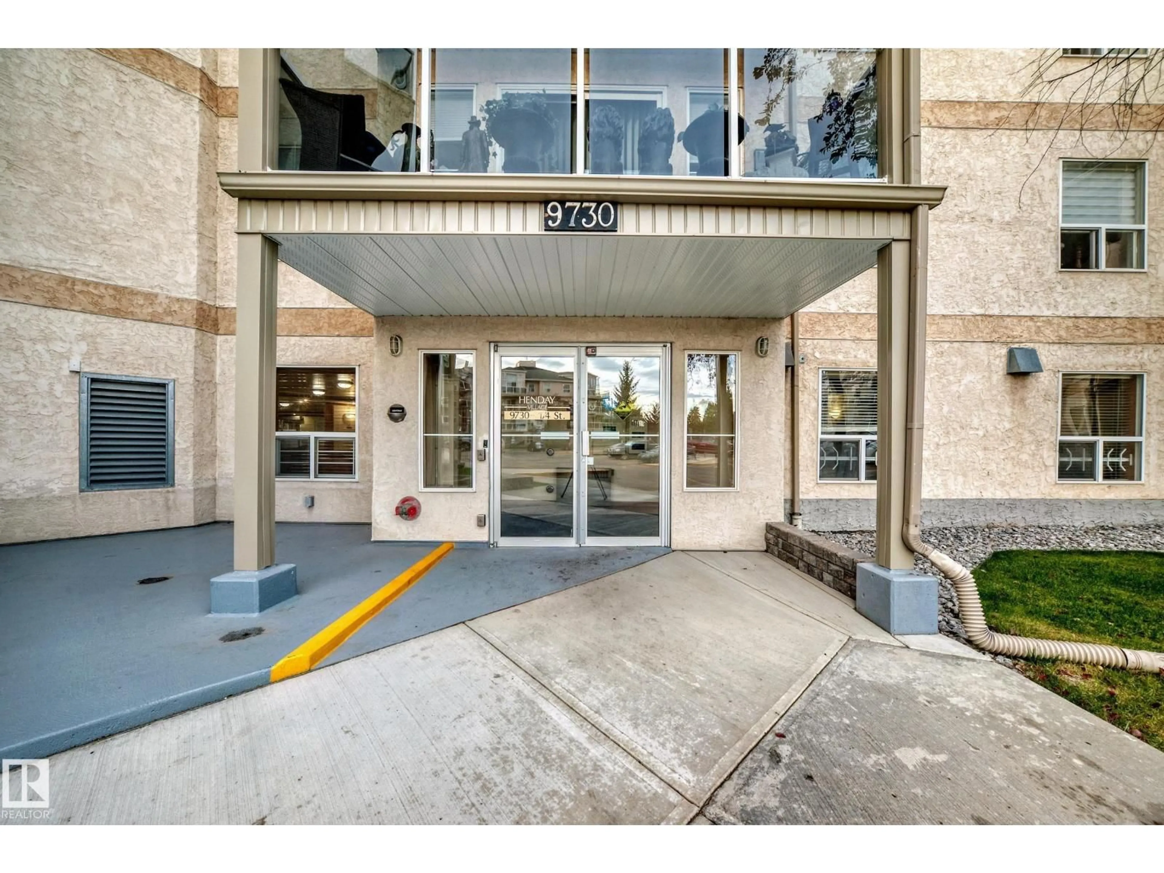 Indoor foyer for #116 - 9730 174 ST, Edmonton Alberta T5T6J4