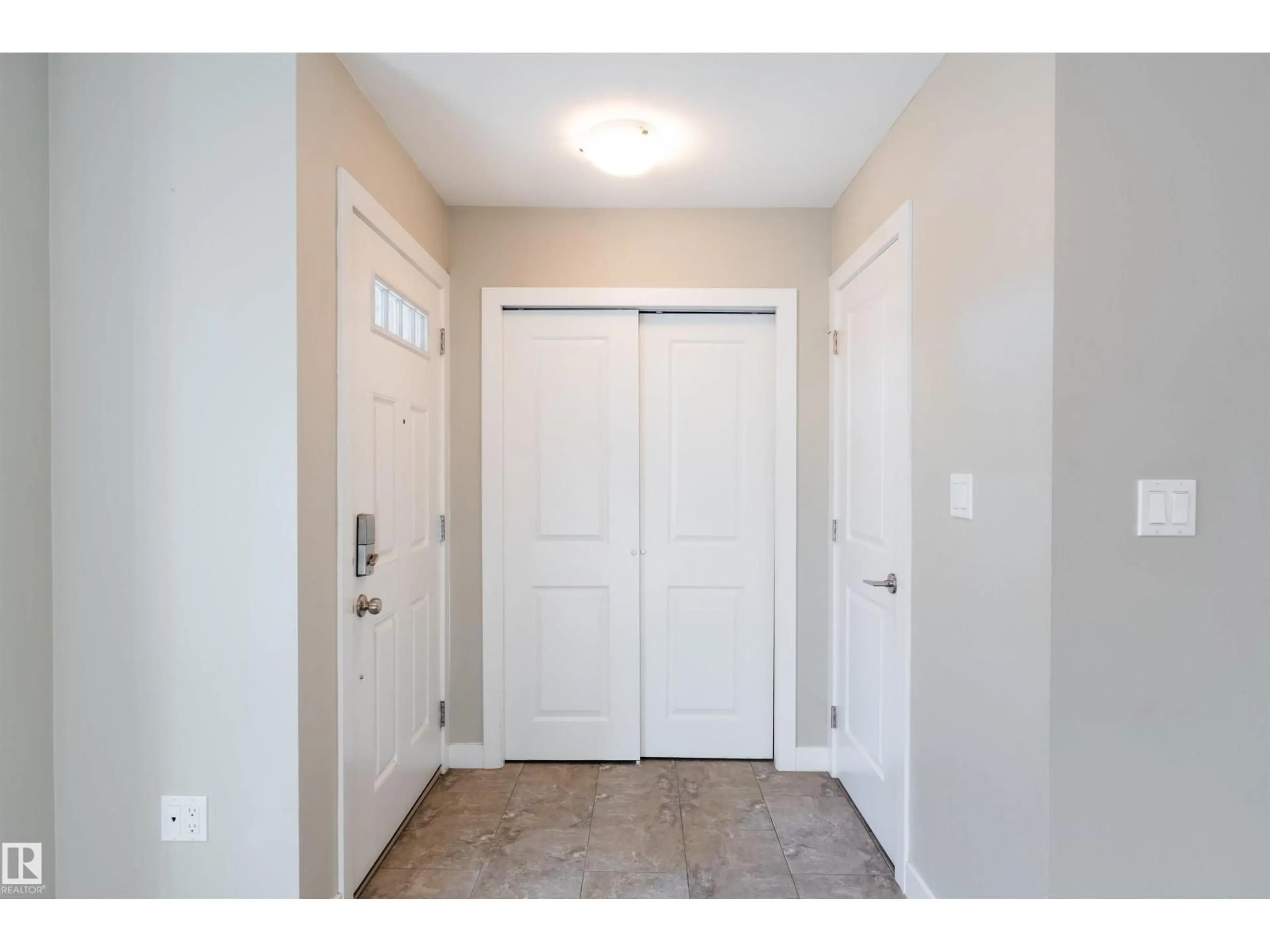 Indoor entryway for 10204 113 AV, Edmonton Alberta T5G0W9