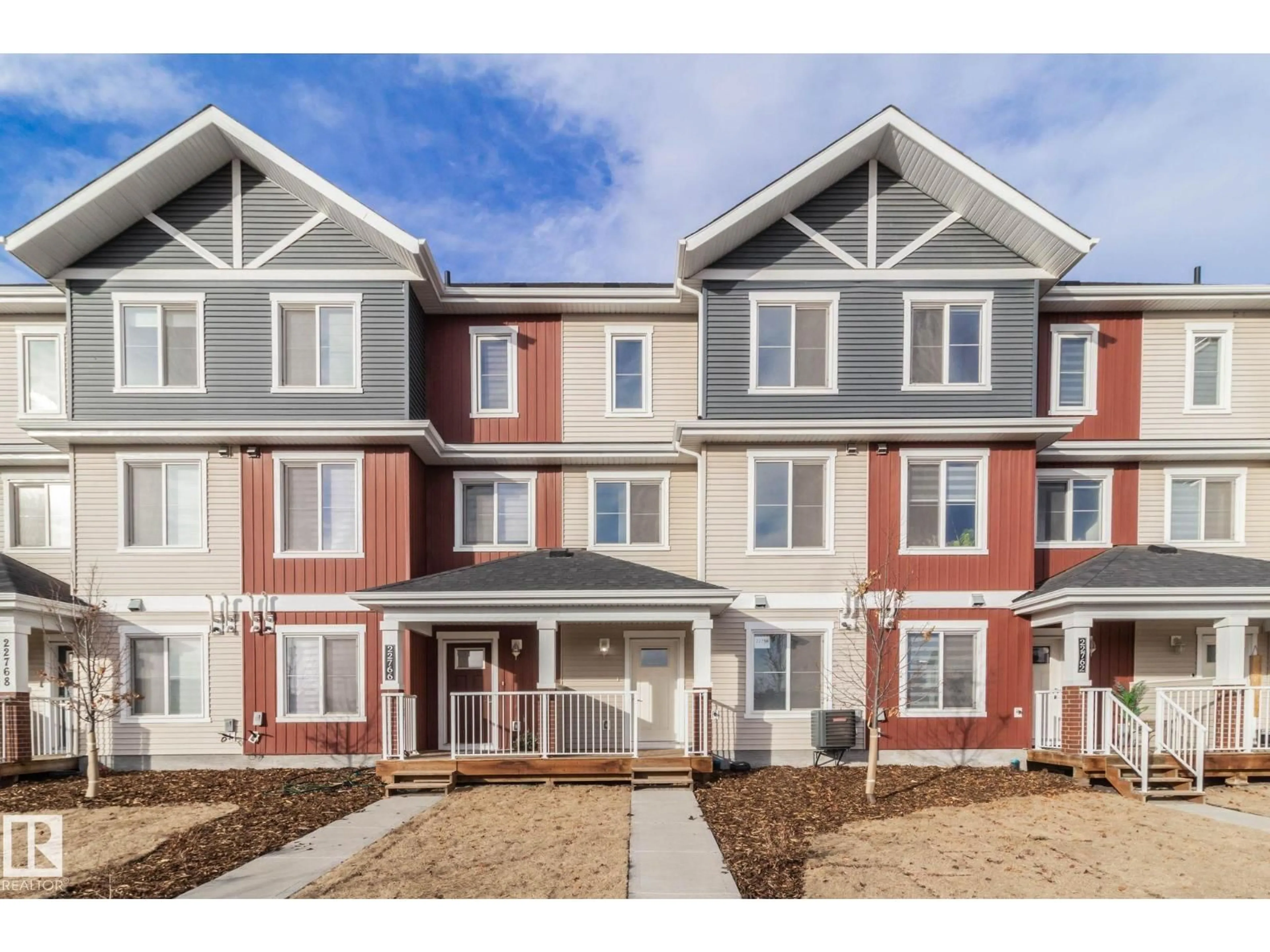 Home with vinyl exterior material, unknown for 22764 97 AV, Edmonton Alberta T5T7S6