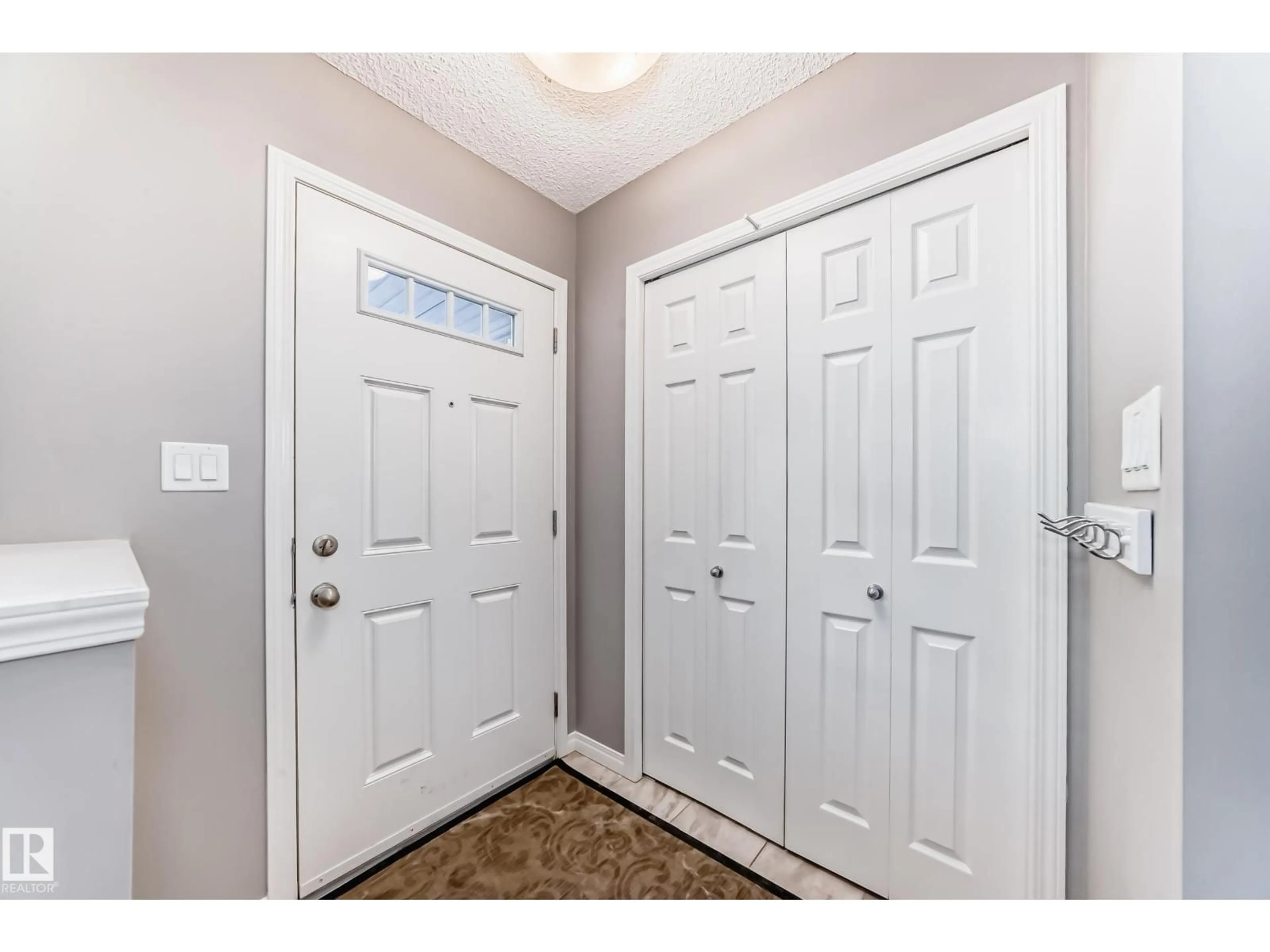 Indoor entryway for #46 - 4029 ORCHARDS DR, Edmonton Alberta T6X1V2