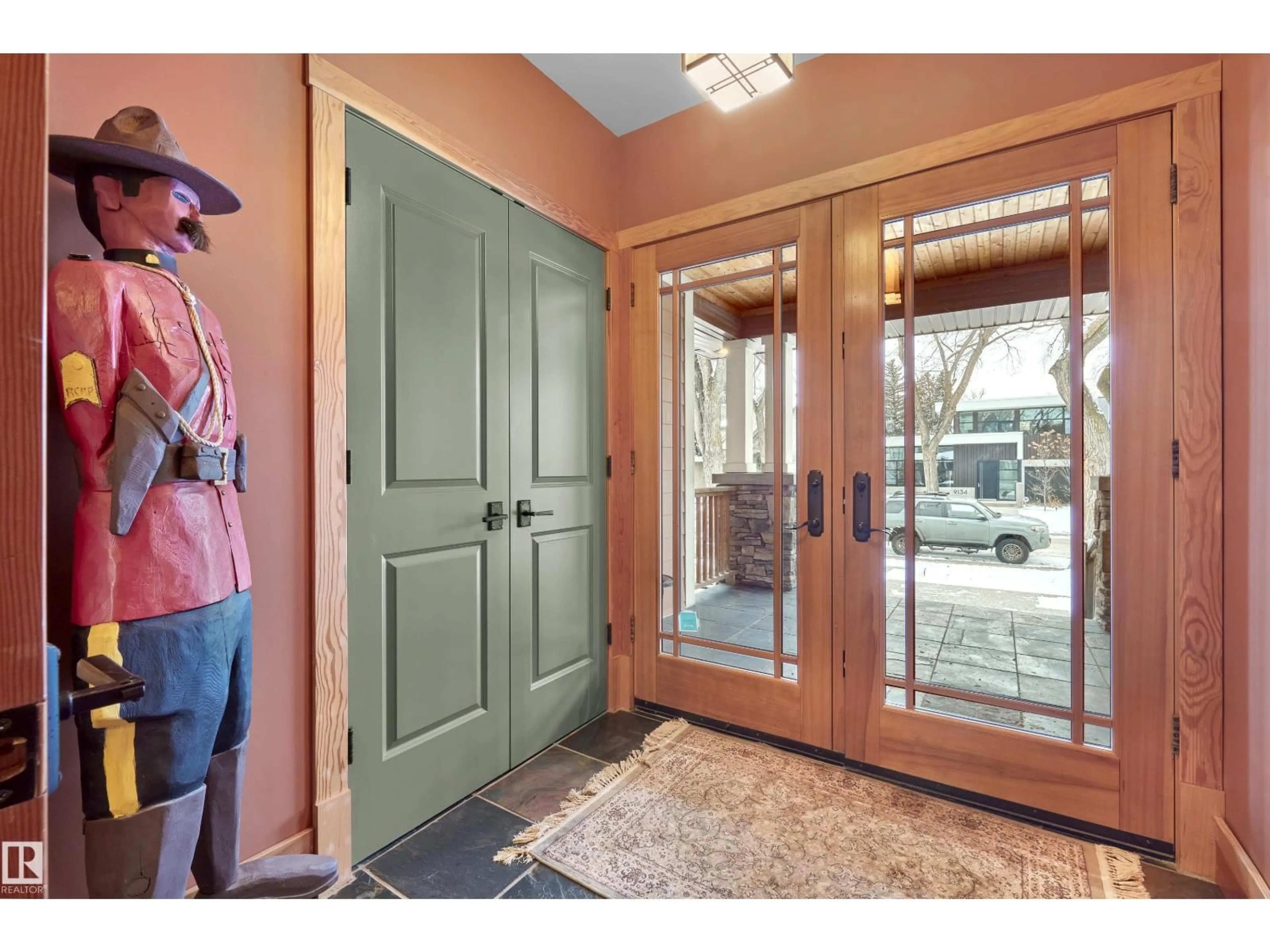 Indoor entryway for NW - 9135 117 ST, Edmonton Alberta T6G1S1