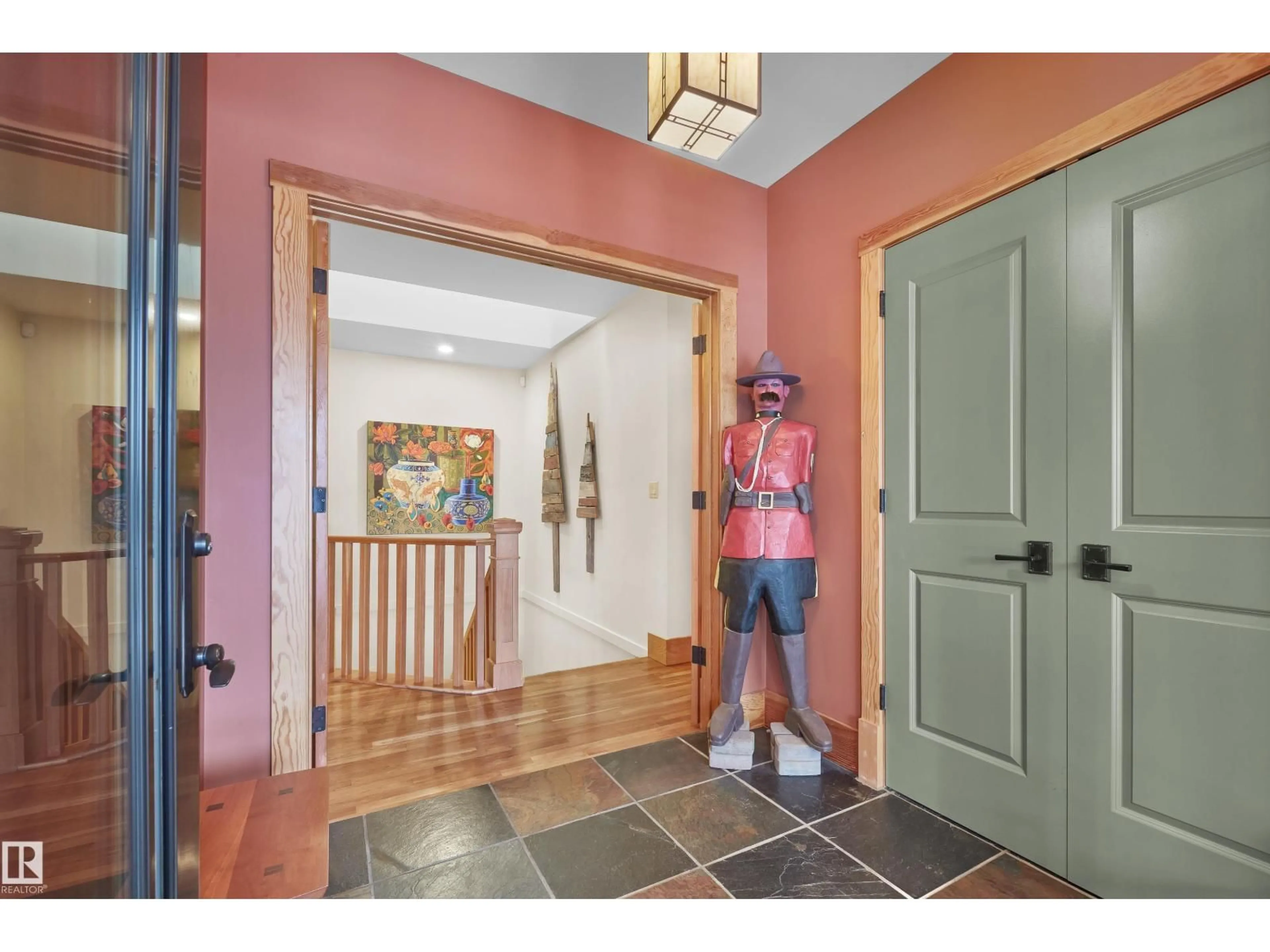 Indoor entryway for NW - 9135 117 ST, Edmonton Alberta T6G1S1