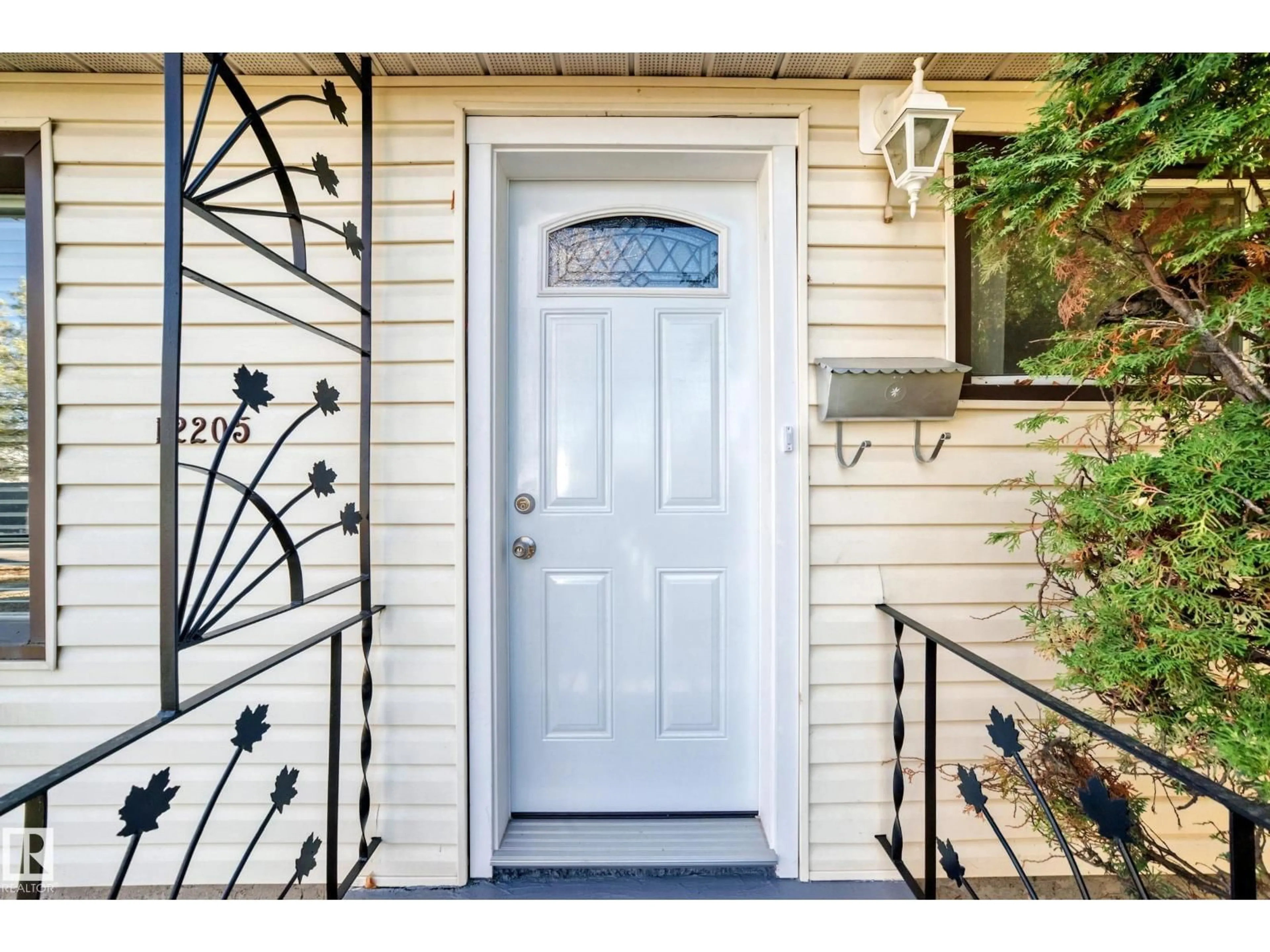 Indoor entryway for NW - 12205 37 ST, Edmonton Alberta T5W2C6