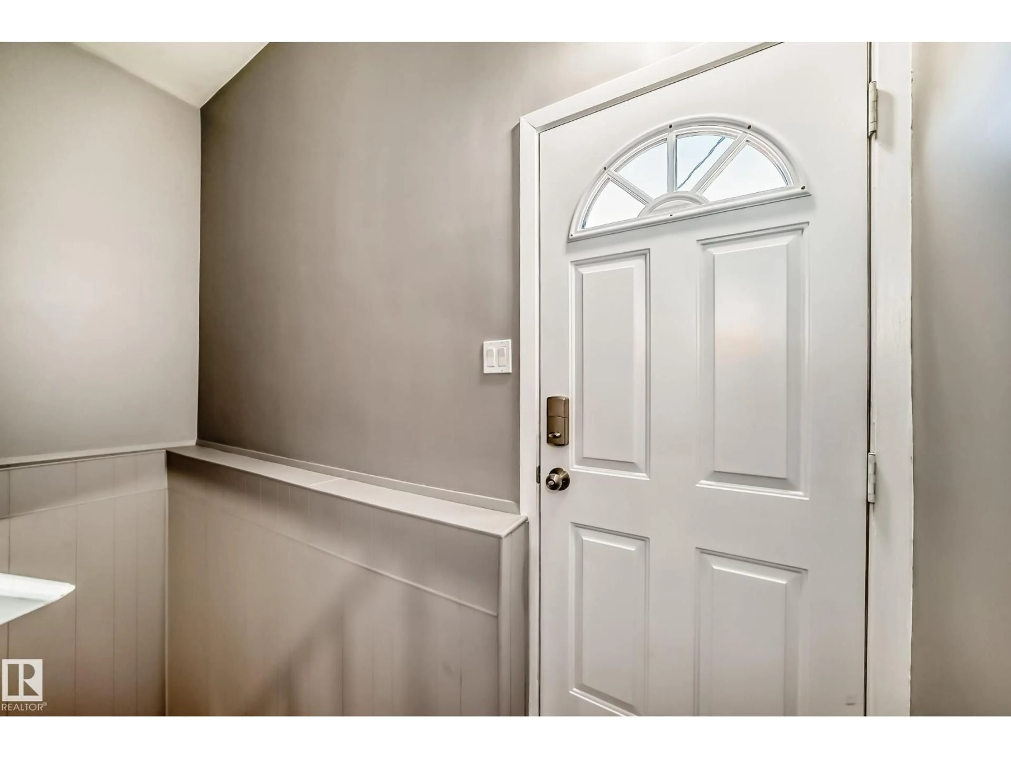Indoor entryway for NW - 12205 37 ST, Edmonton Alberta T5W2C6