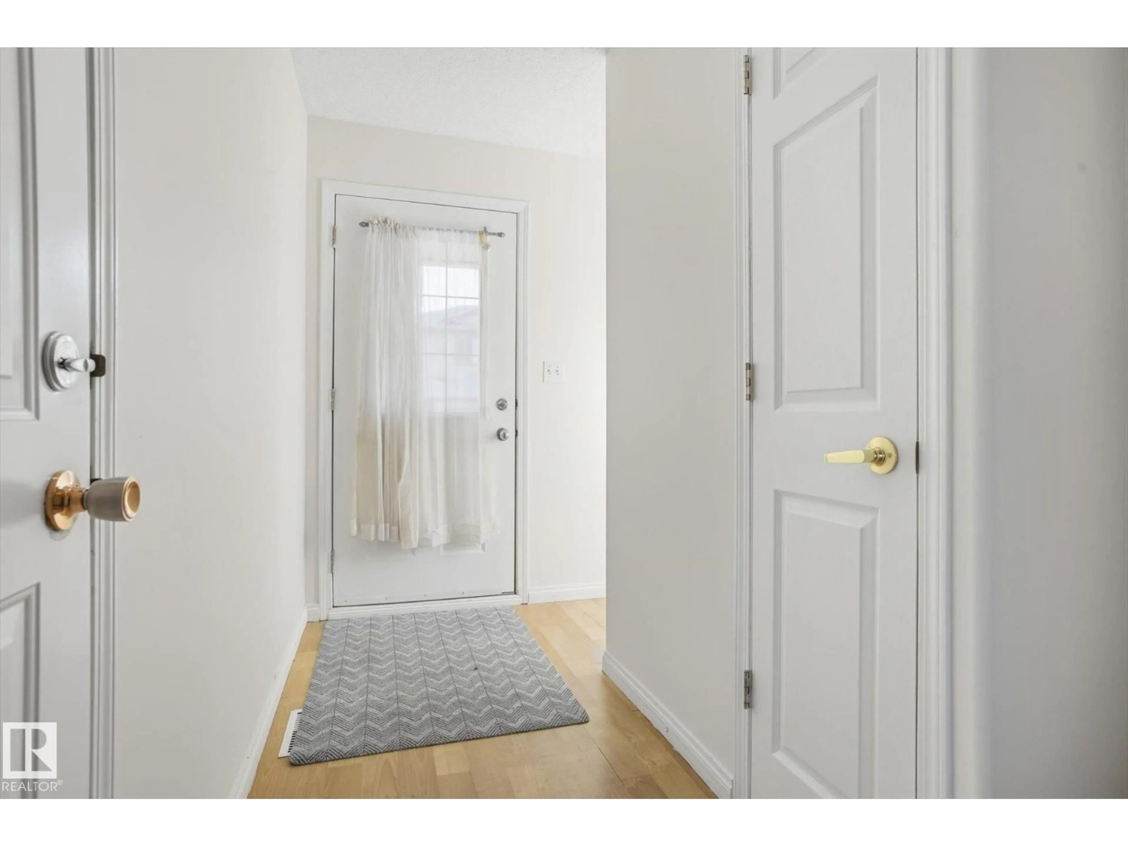Indoor entryway for #17 - 16933 115 ST, Edmonton Alberta T5X6E3