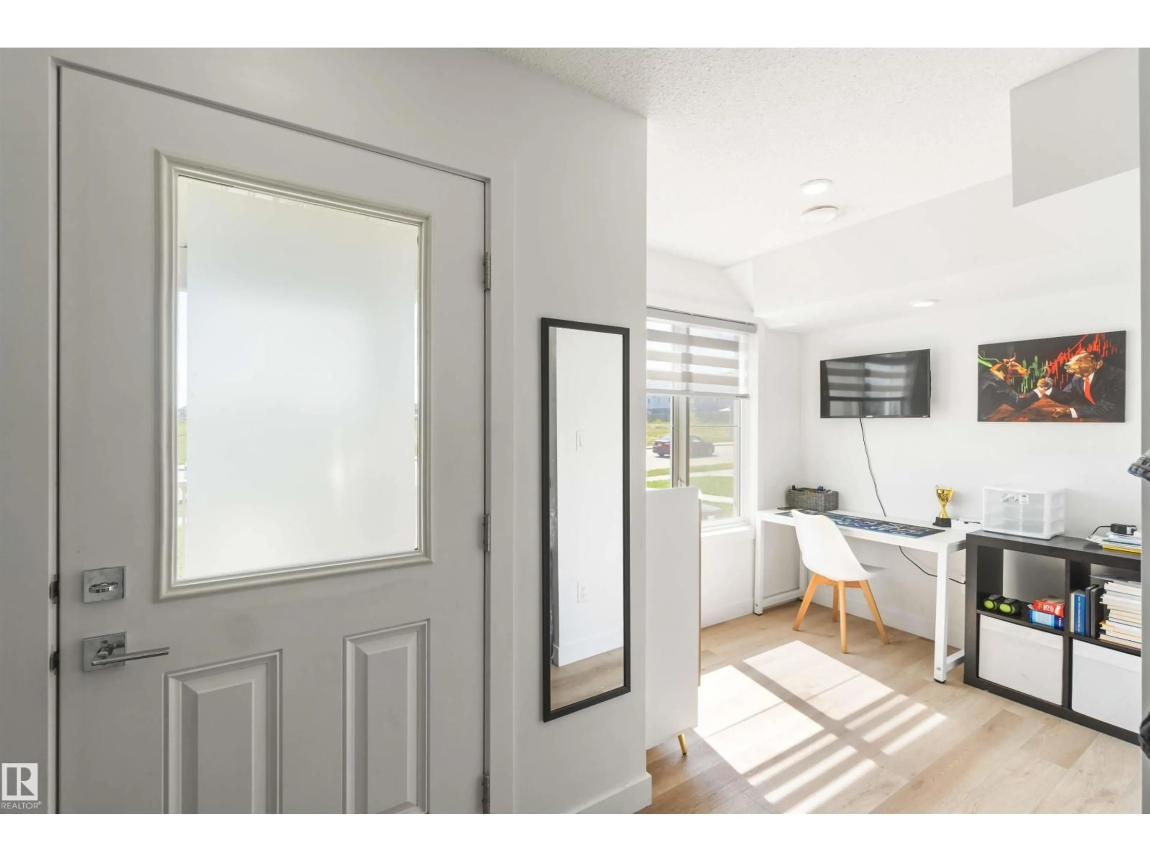 Indoor entryway for 22778 97 AV, Edmonton Alberta T5T7S6