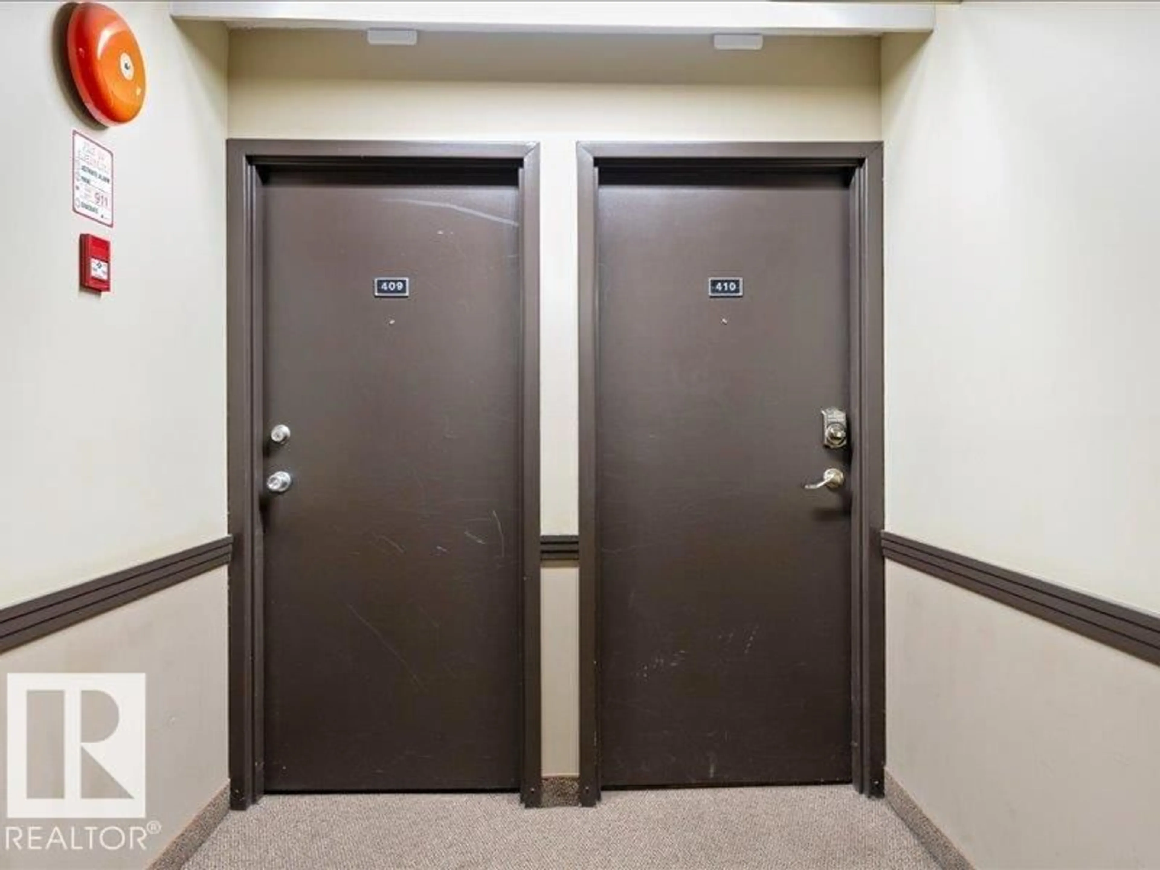 Indoor foyer for 409 - 10175 114 ST NW, Edmonton Alberta T5K2L4