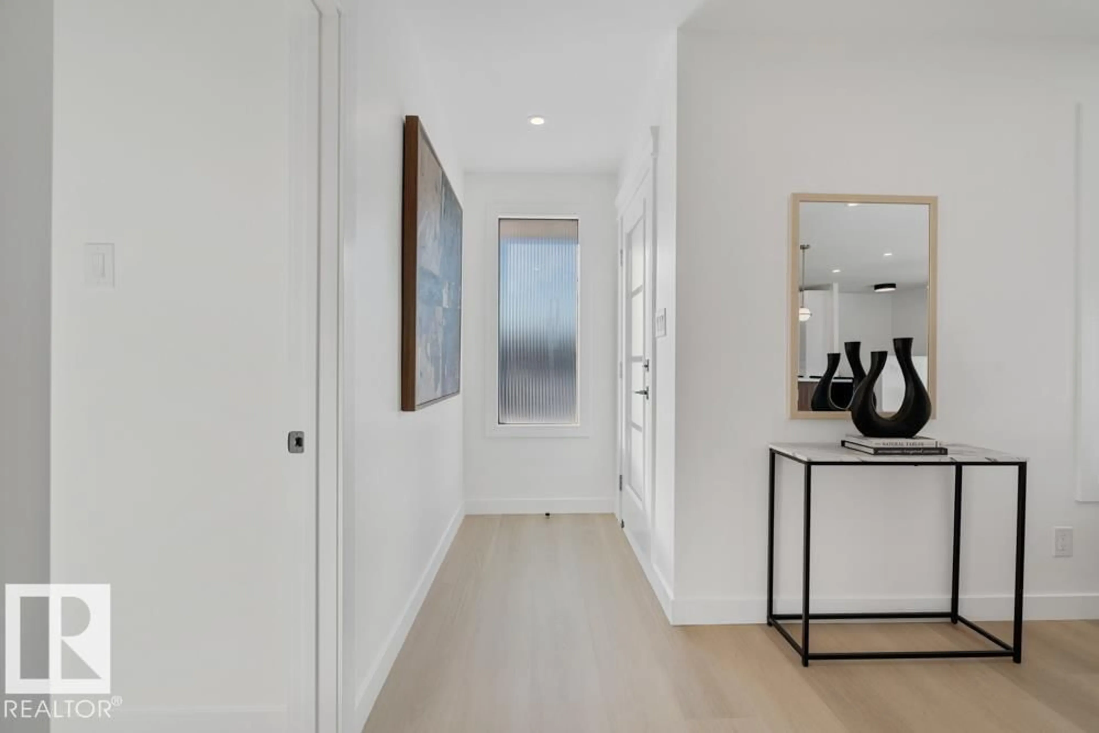 Indoor entryway for NW - 6408 88 AV, Edmonton Alberta T6B0M2