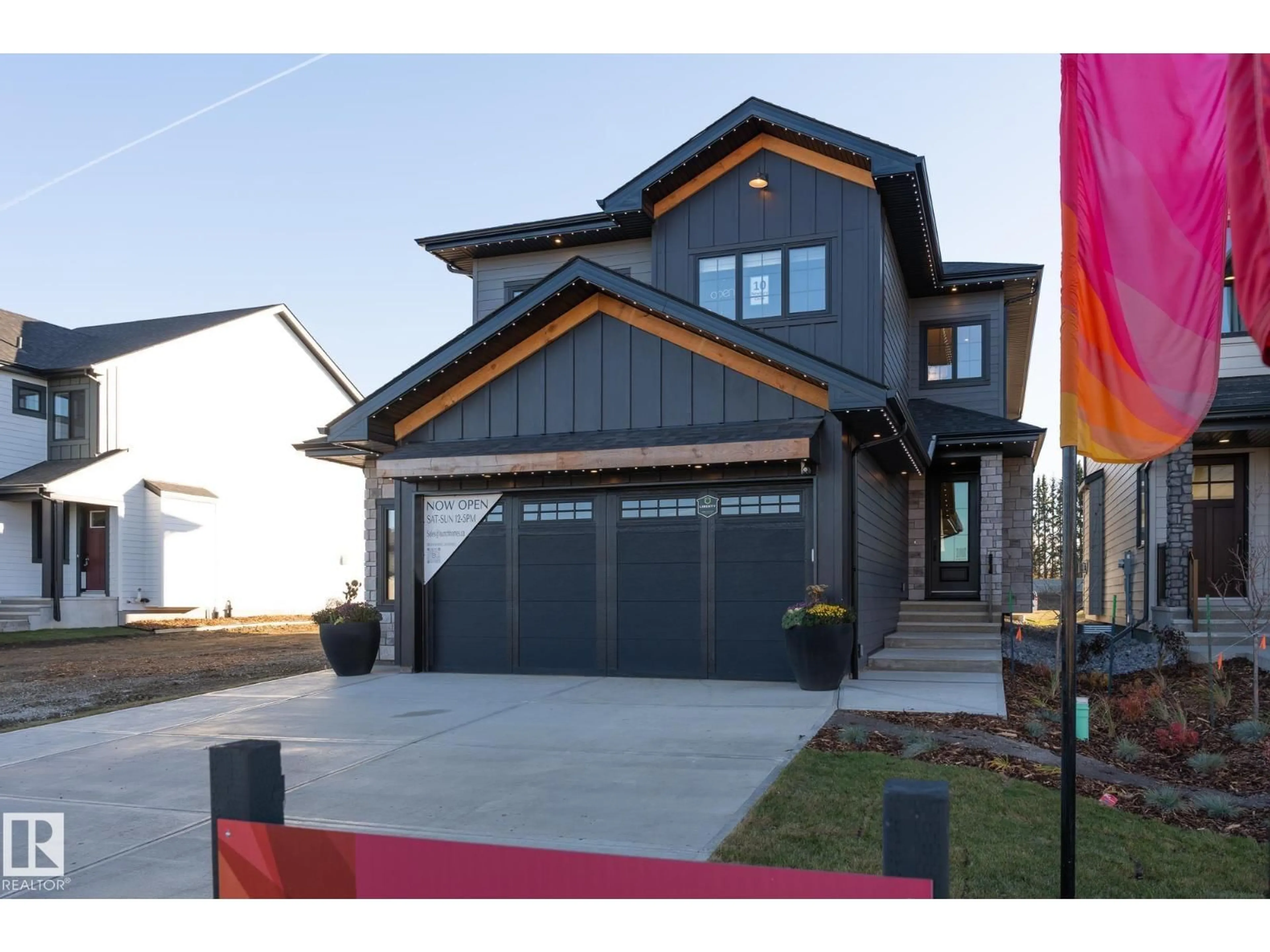 Home with vinyl exterior material, street for 10 NEWBURY CI, Sherwood Park Alberta T8B0C4