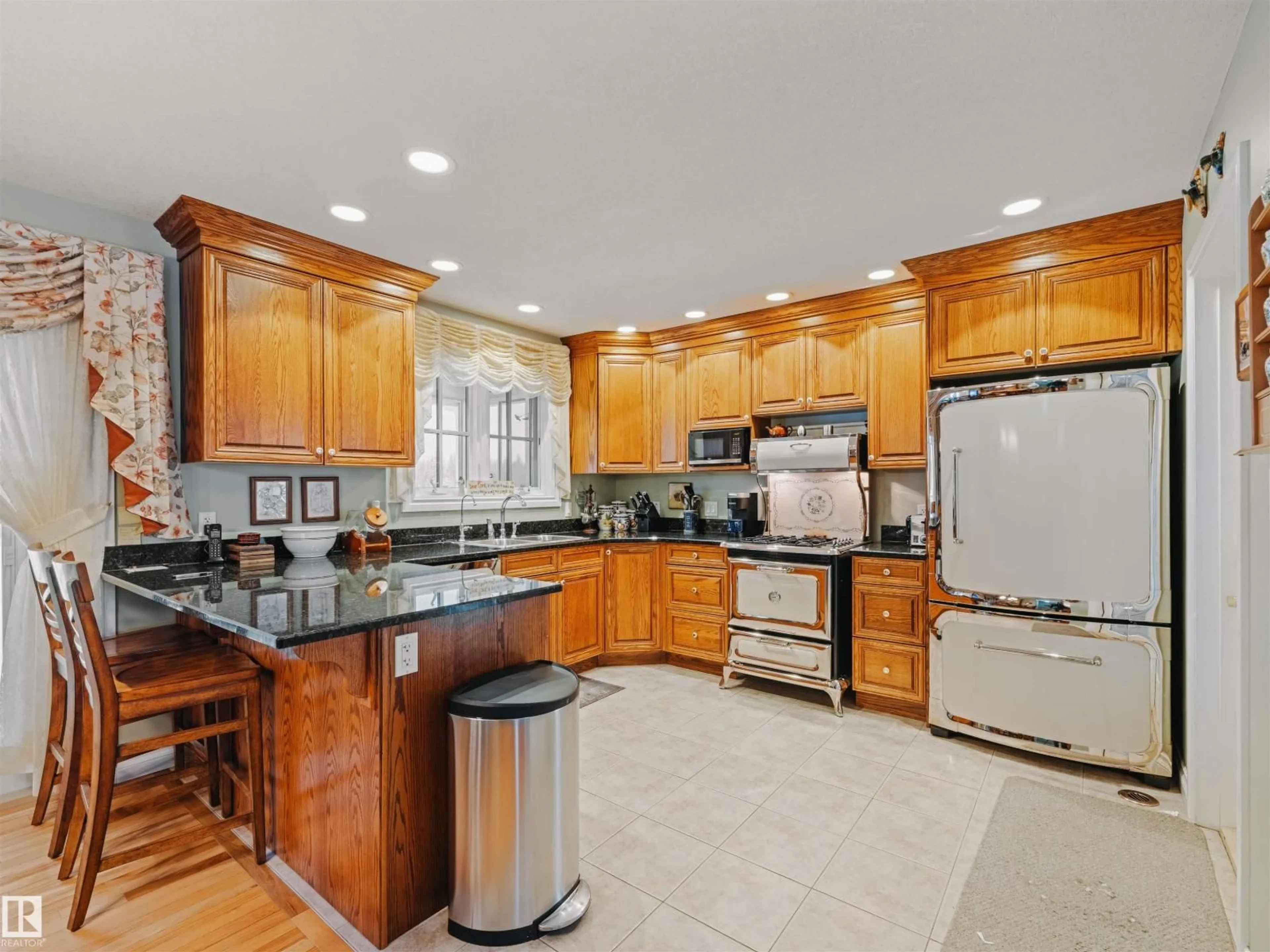 Open concept kitchen, ceramic/tile floor for 54116 RGE RD 62, Rural Lac Ste. Anne County Alberta T0E1H0