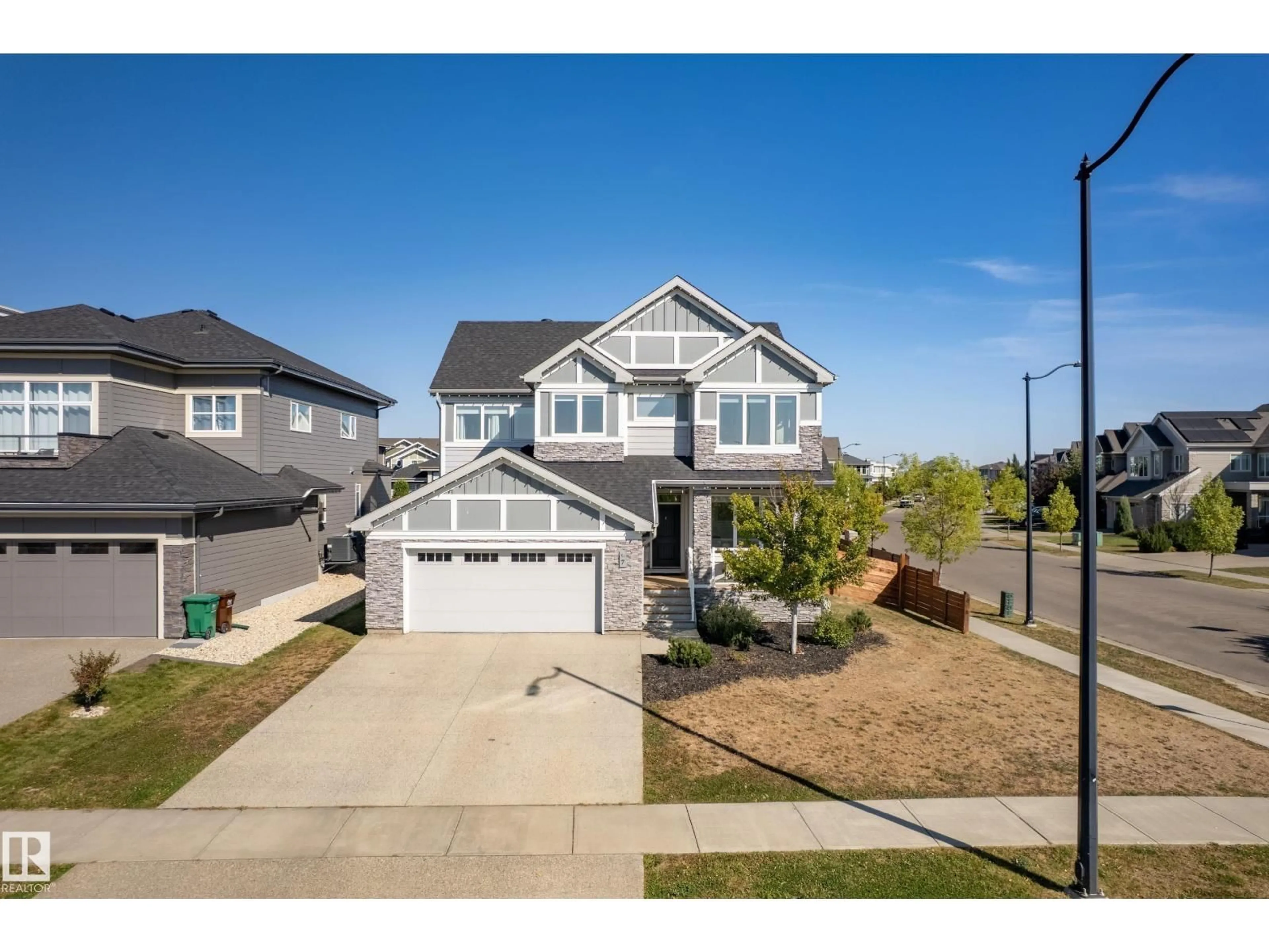 Home with vinyl exterior material, street for 7 JUBILATION DR, St. Albert Alberta T8N7S3