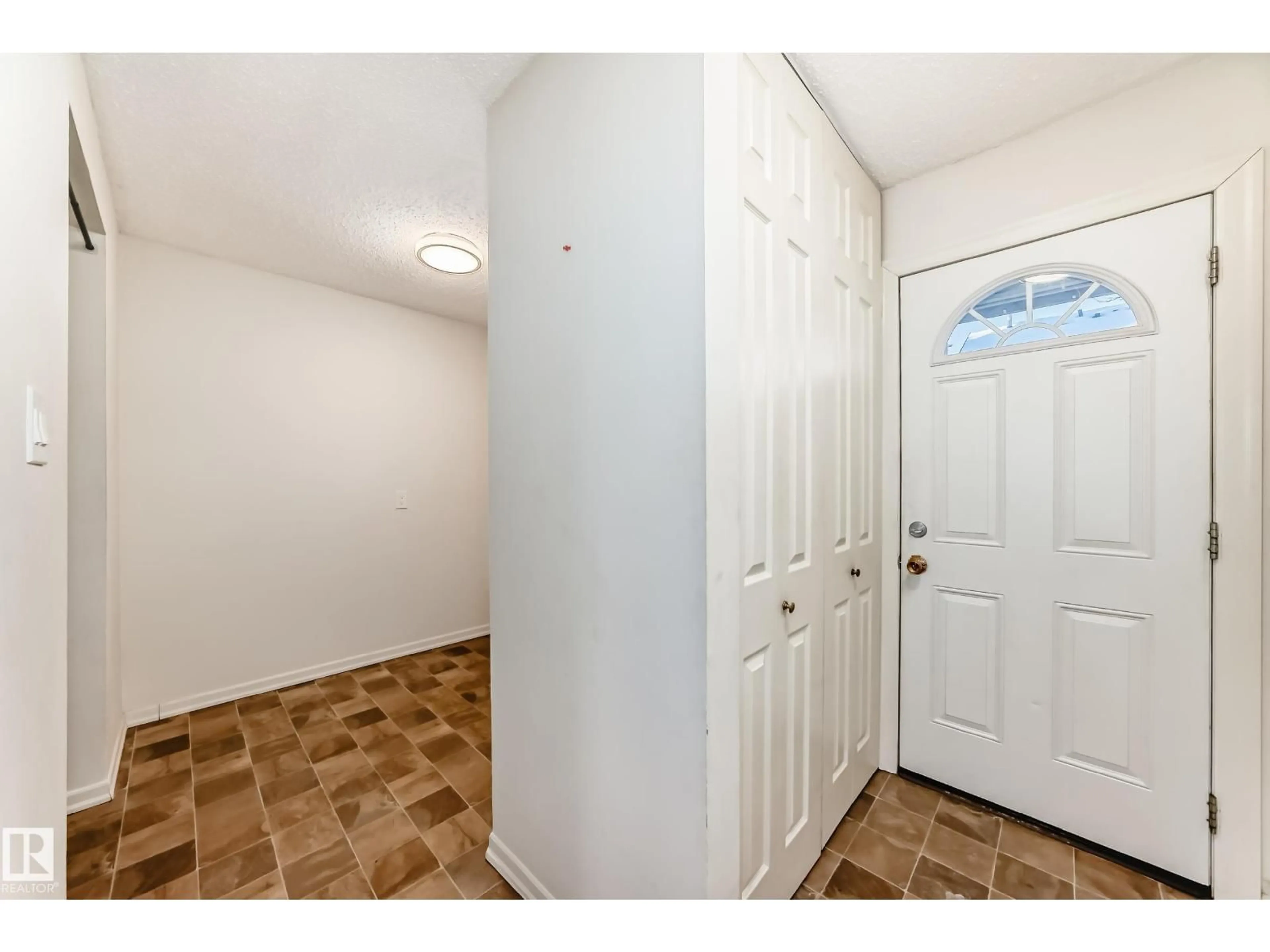 Indoor entryway for 531 ABBOTTSFIELD RD, Edmonton Alberta T5W4R3