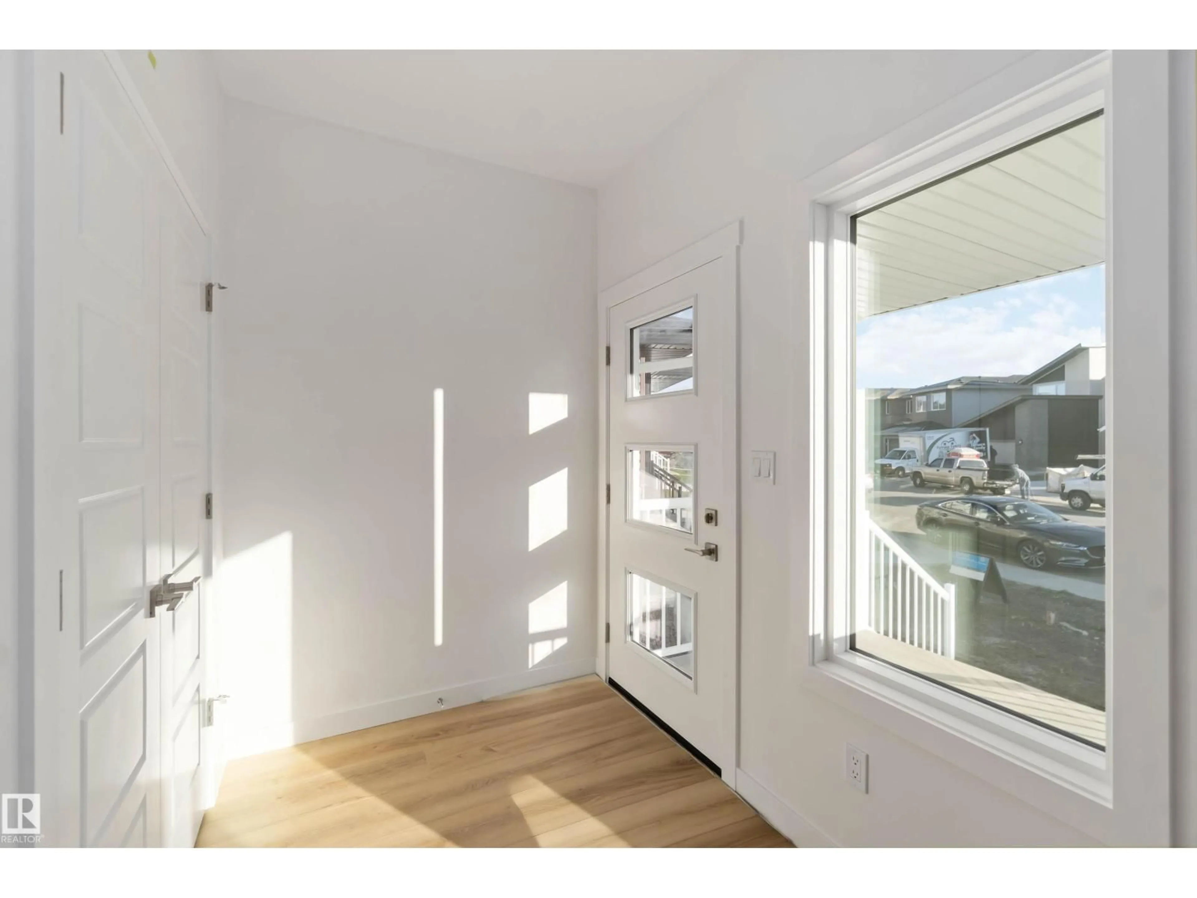 Indoor entryway for NE - 17306 6A ST, Edmonton Alberta T5Y4J7