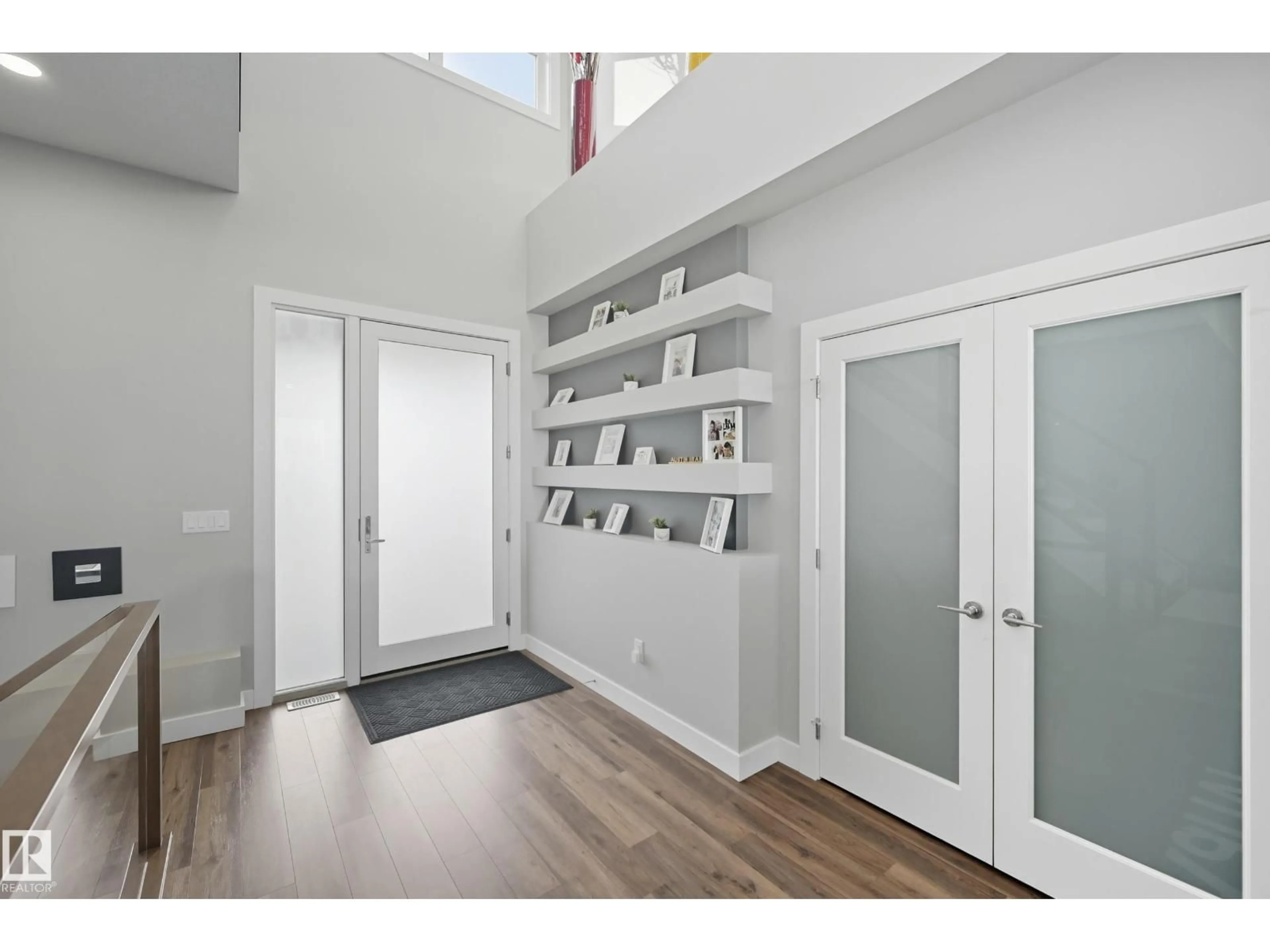 Indoor entryway for 1487 HOWES CR, Edmonton Alberta T6W4G6