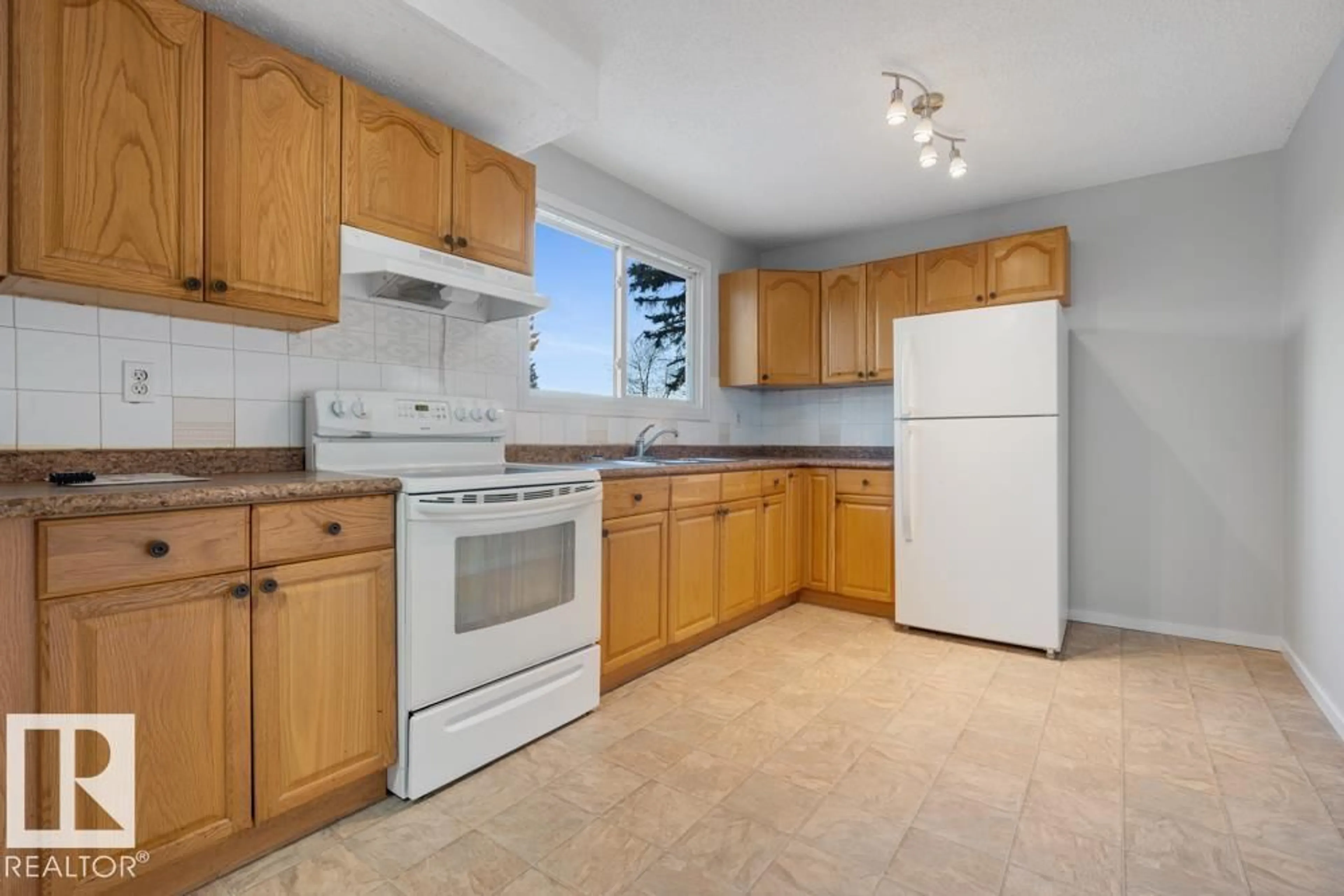 Standard kitchen, unknown for 743 CLAREVIEW RD, Edmonton Alberta T5A3S6