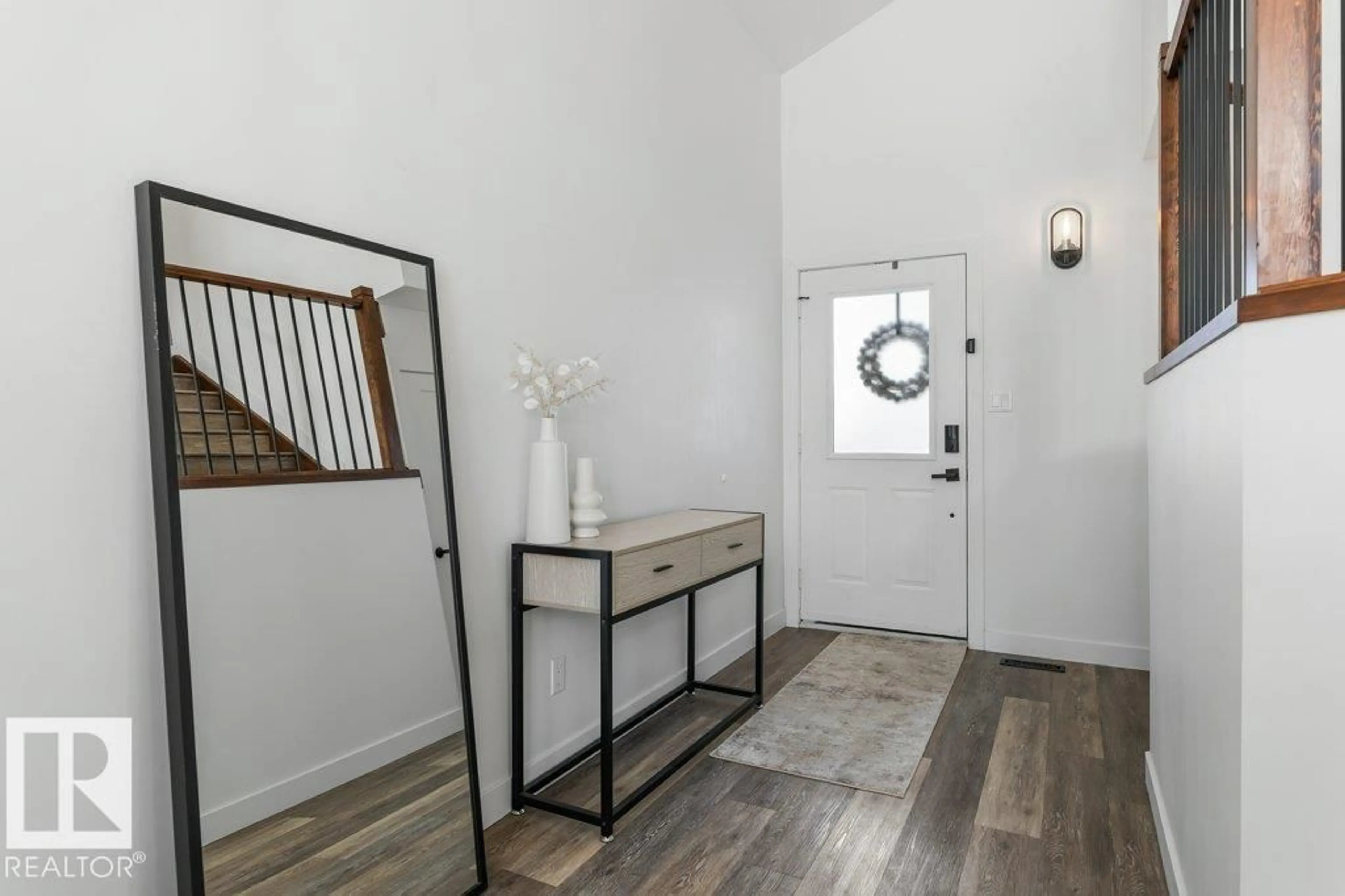 Indoor entryway for 106 DORCHESTER DR, St. Albert Alberta T8N4X3