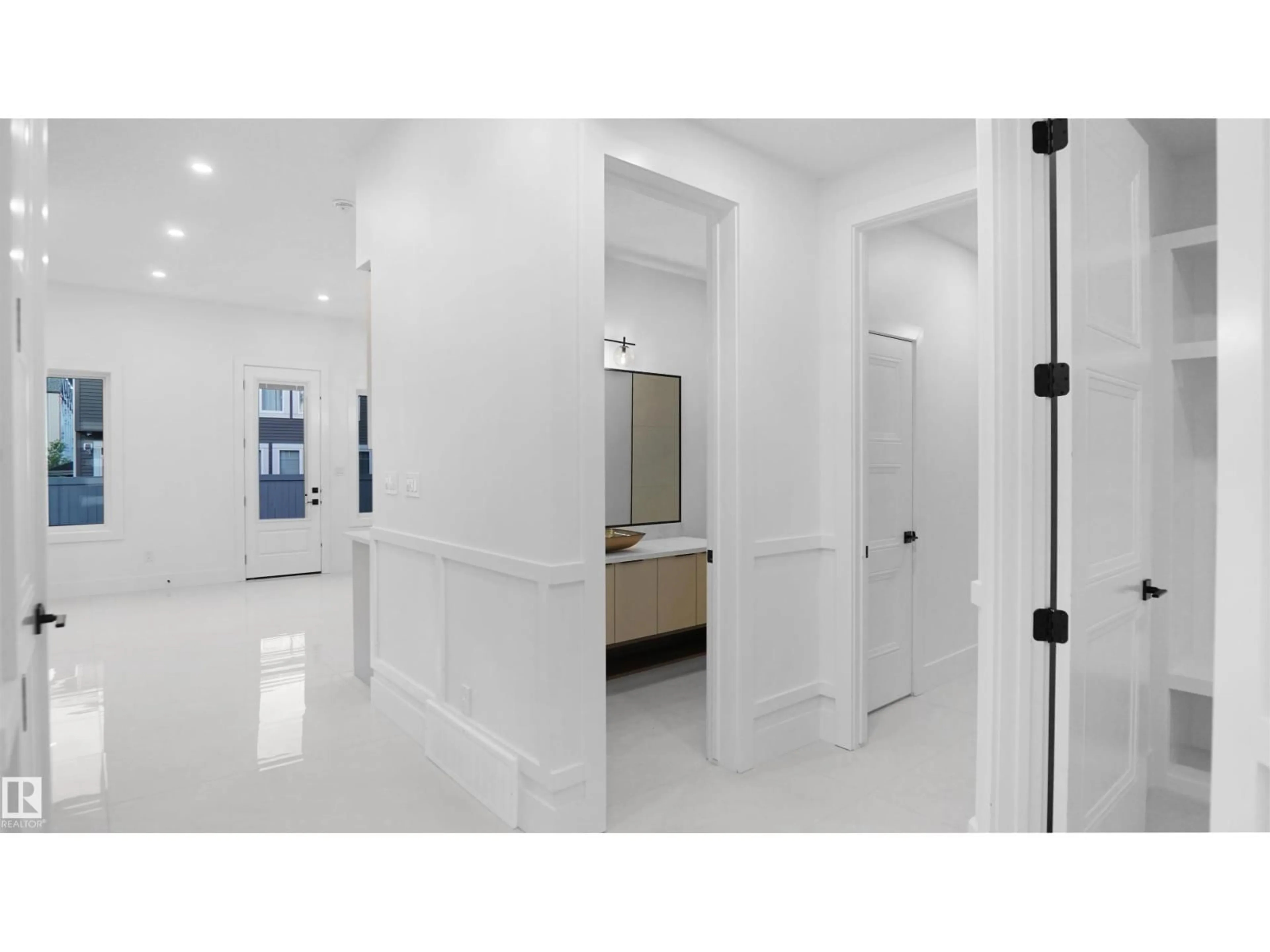 Indoor entryway for 6188 CARR RD, Edmonton Alberta T5E6Y5