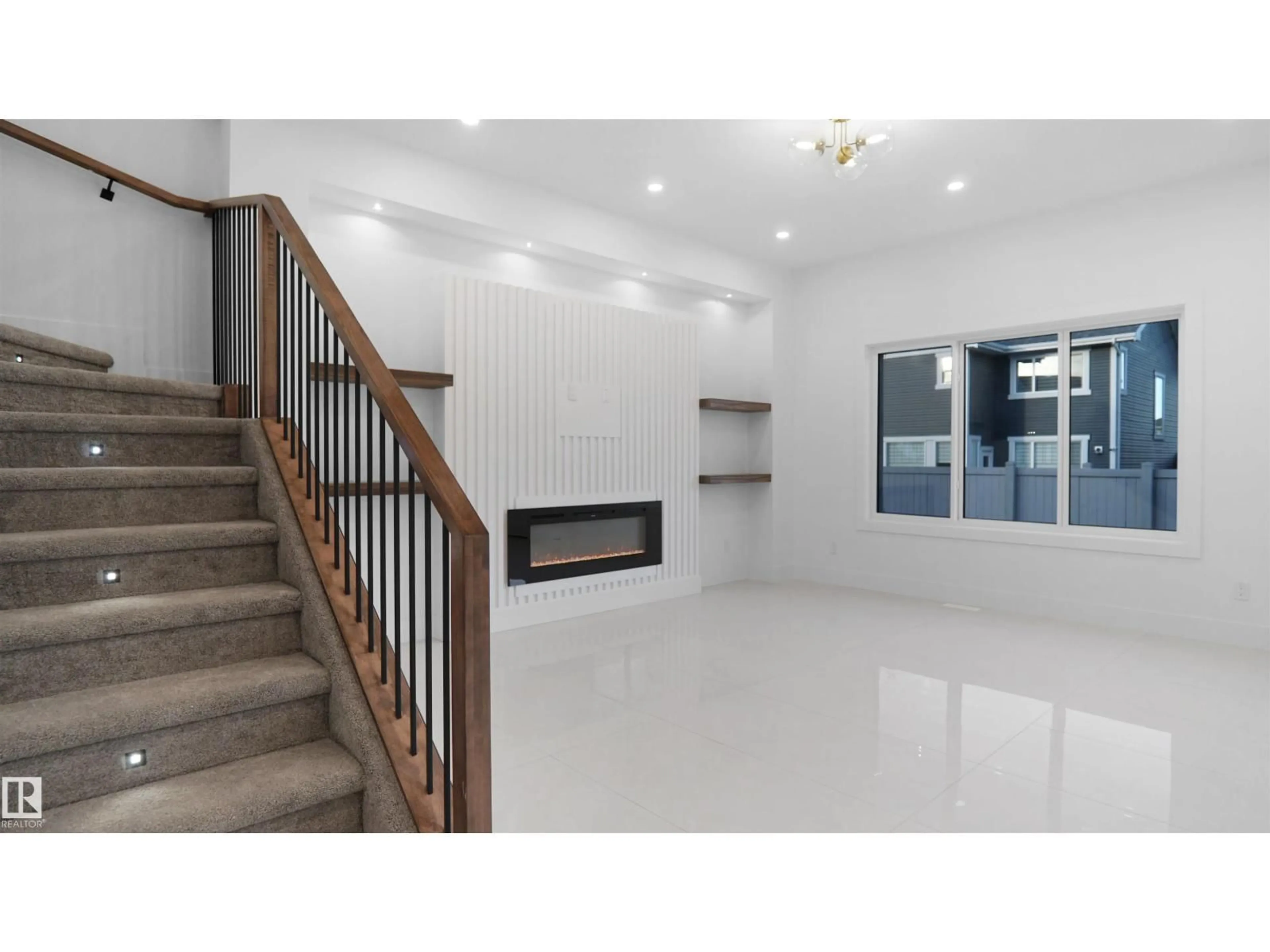 Indoor foyer for 6188 CARR RD, Edmonton Alberta T5E6Y5