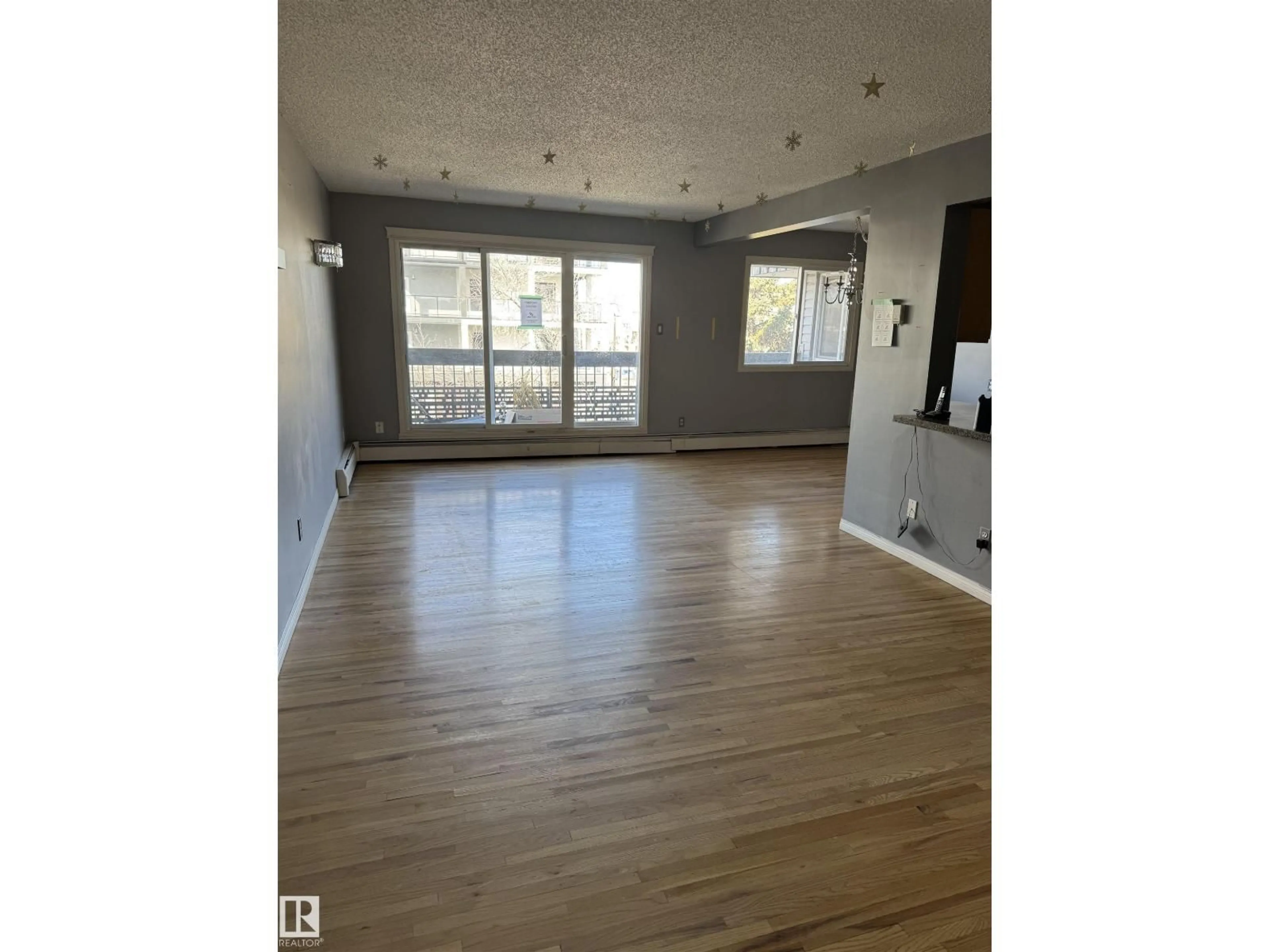 A pic of a room for 425 11217 103 AV AV, Edmonton Alberta T5K2V9