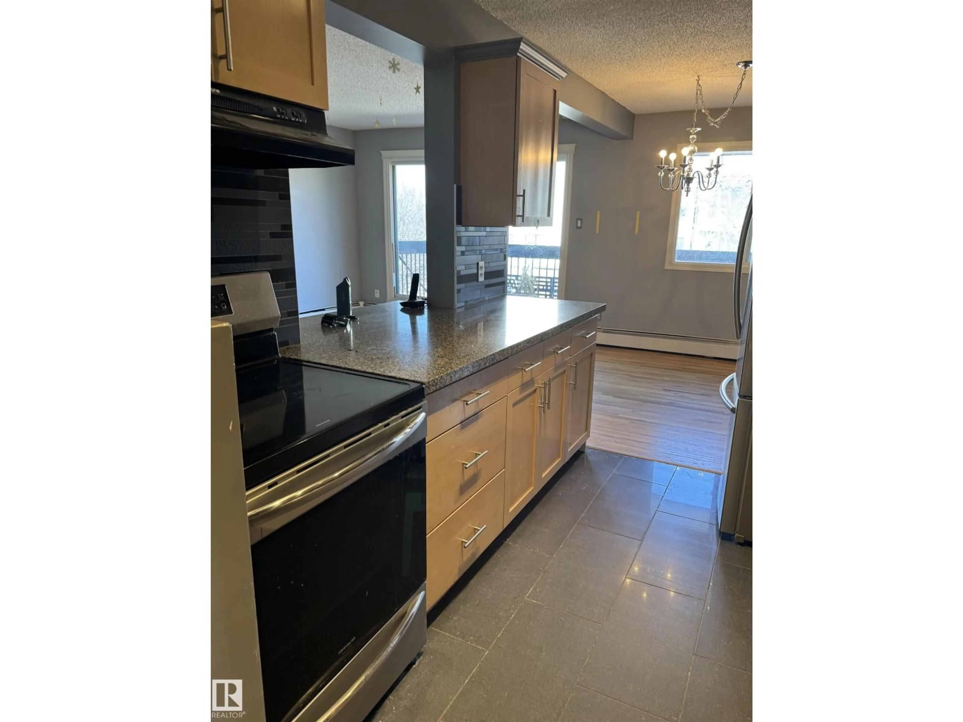 Open concept kitchen, ceramic/tile floor for 425 11217 103 AV AV, Edmonton Alberta T5K2V9