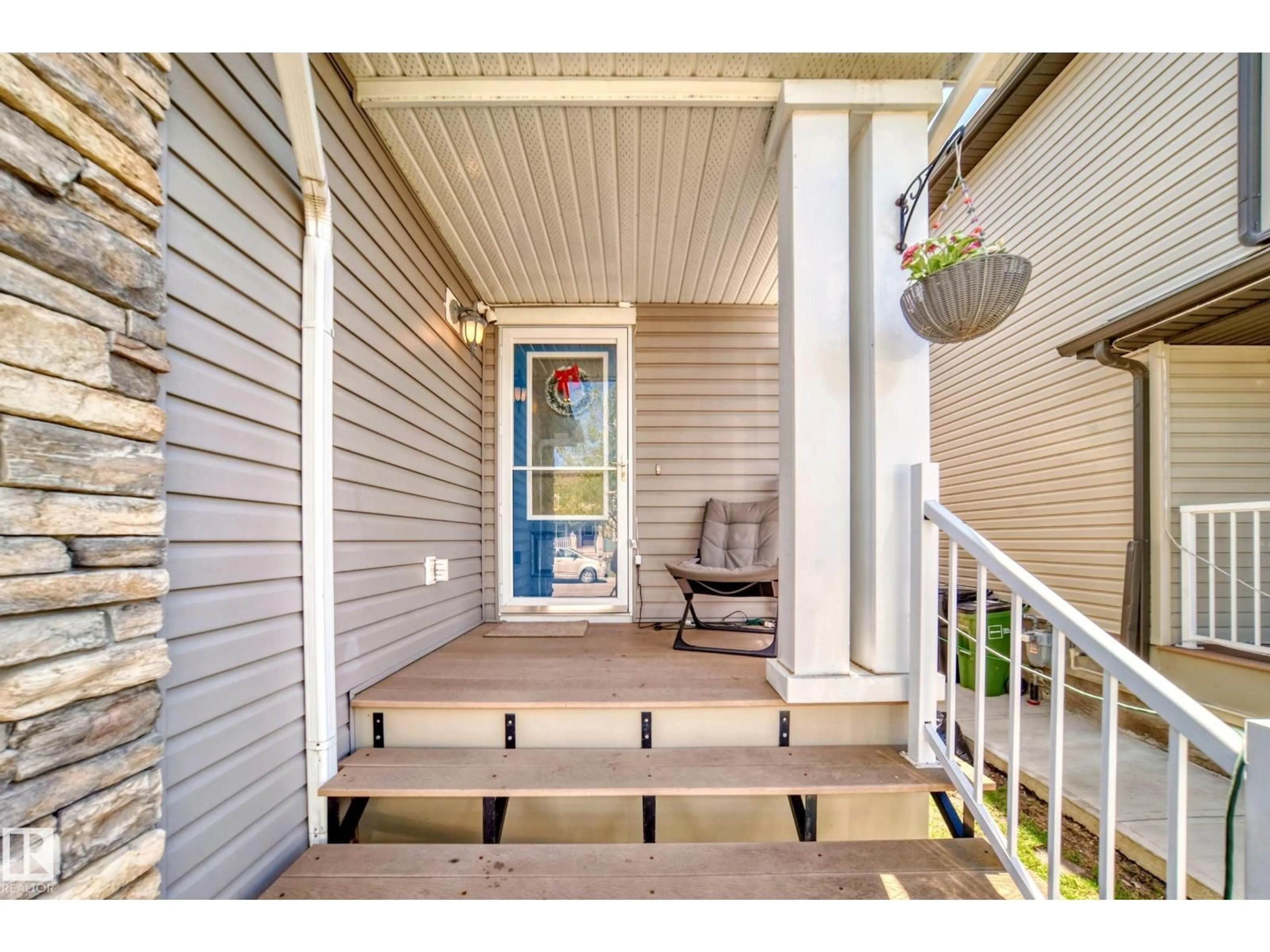 Indoor entryway for 2909 18A AV, Edmonton Alberta T6T0N7