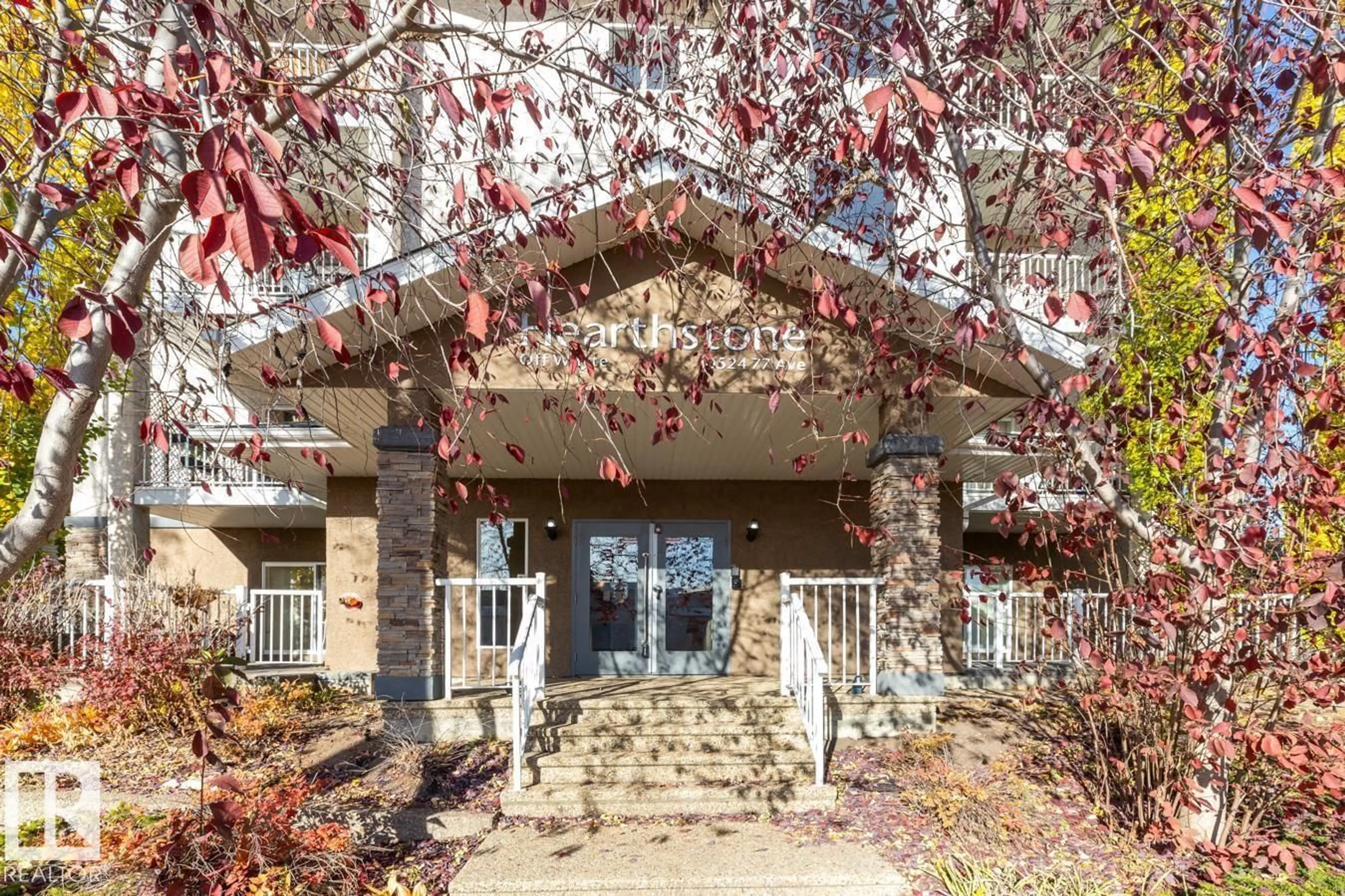 Indoor foyer for 202 - 10524 77 AV, Edmonton Alberta T6E1N1