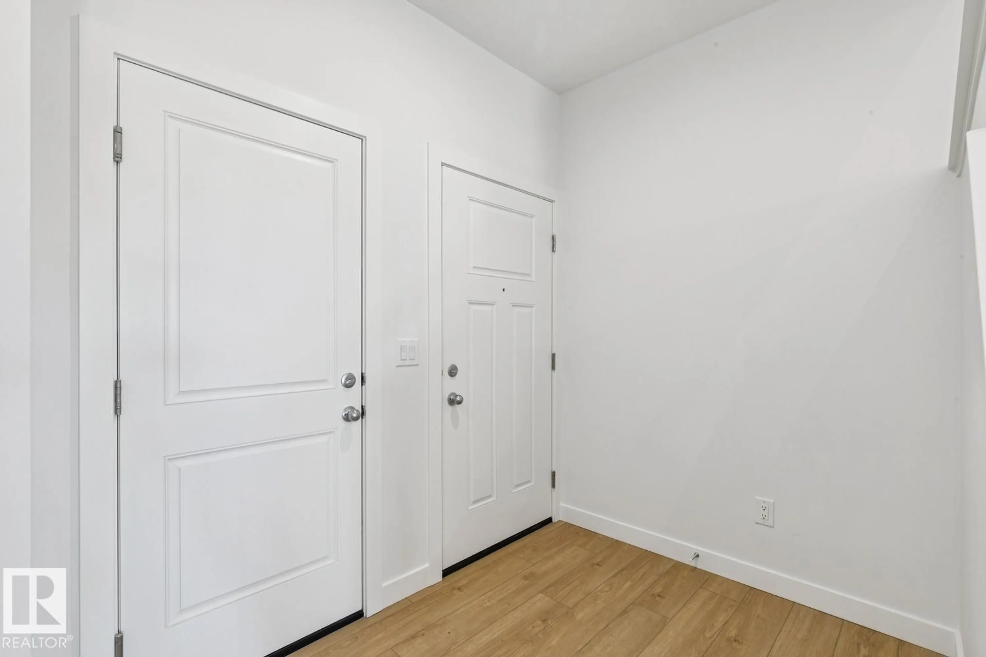 Indoor entryway for 315 26 ST, Edmonton Alberta T6X3J1