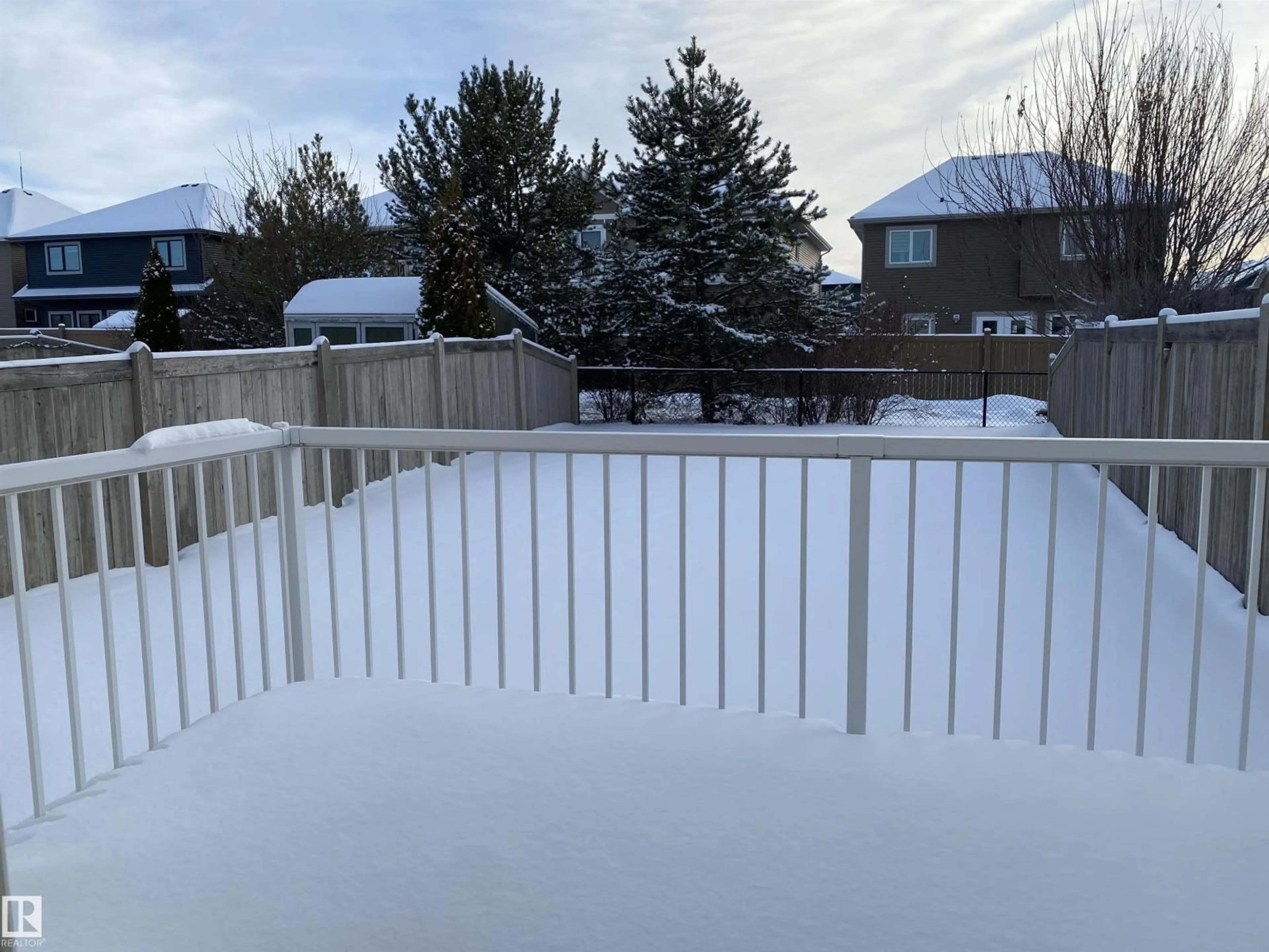 Patio, unknown for 6411 18 AV, Edmonton Alberta T6X0M8