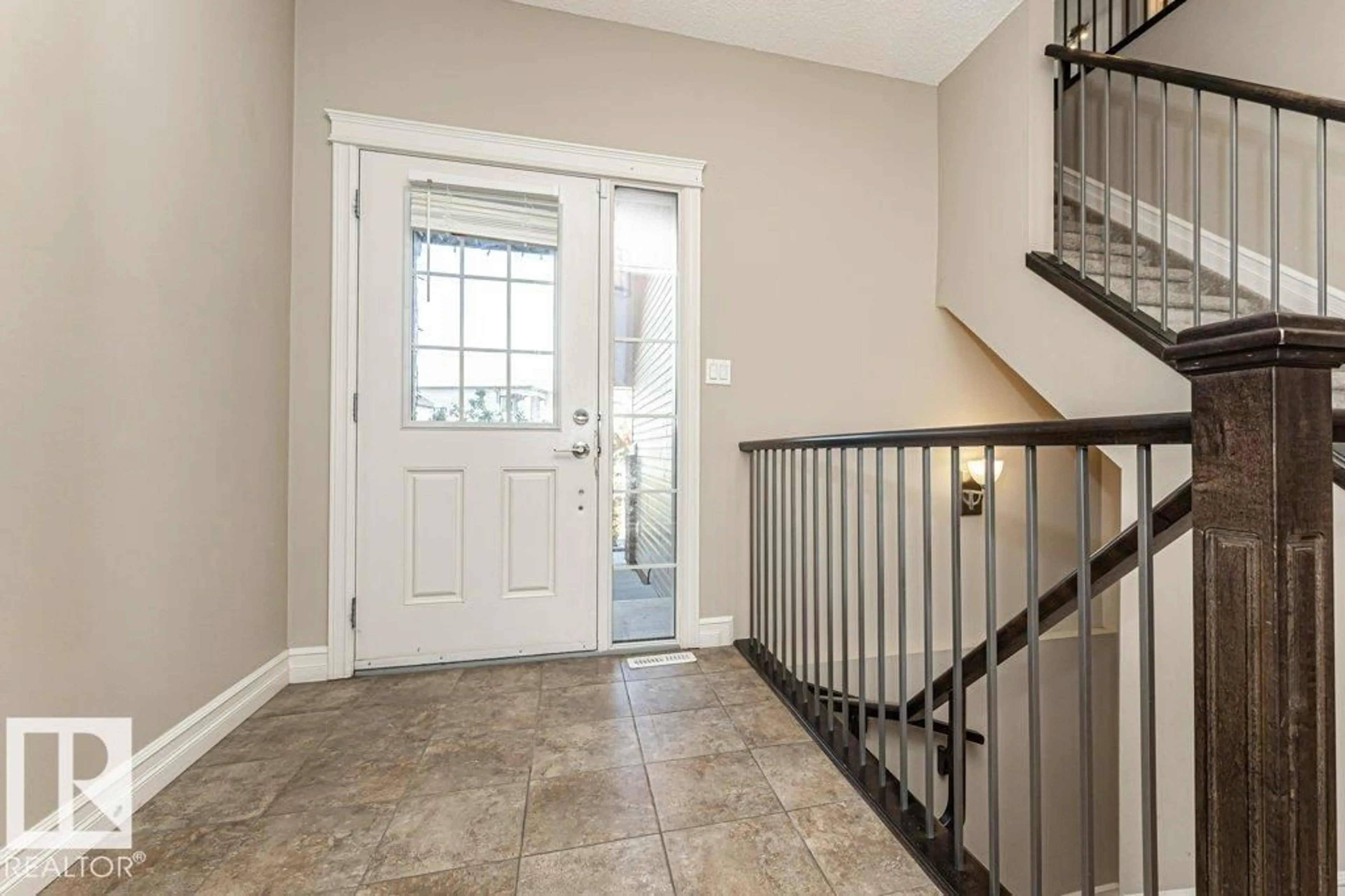 Indoor entryway for NW - 1920 33B ST, Edmonton Alberta T6T0L3