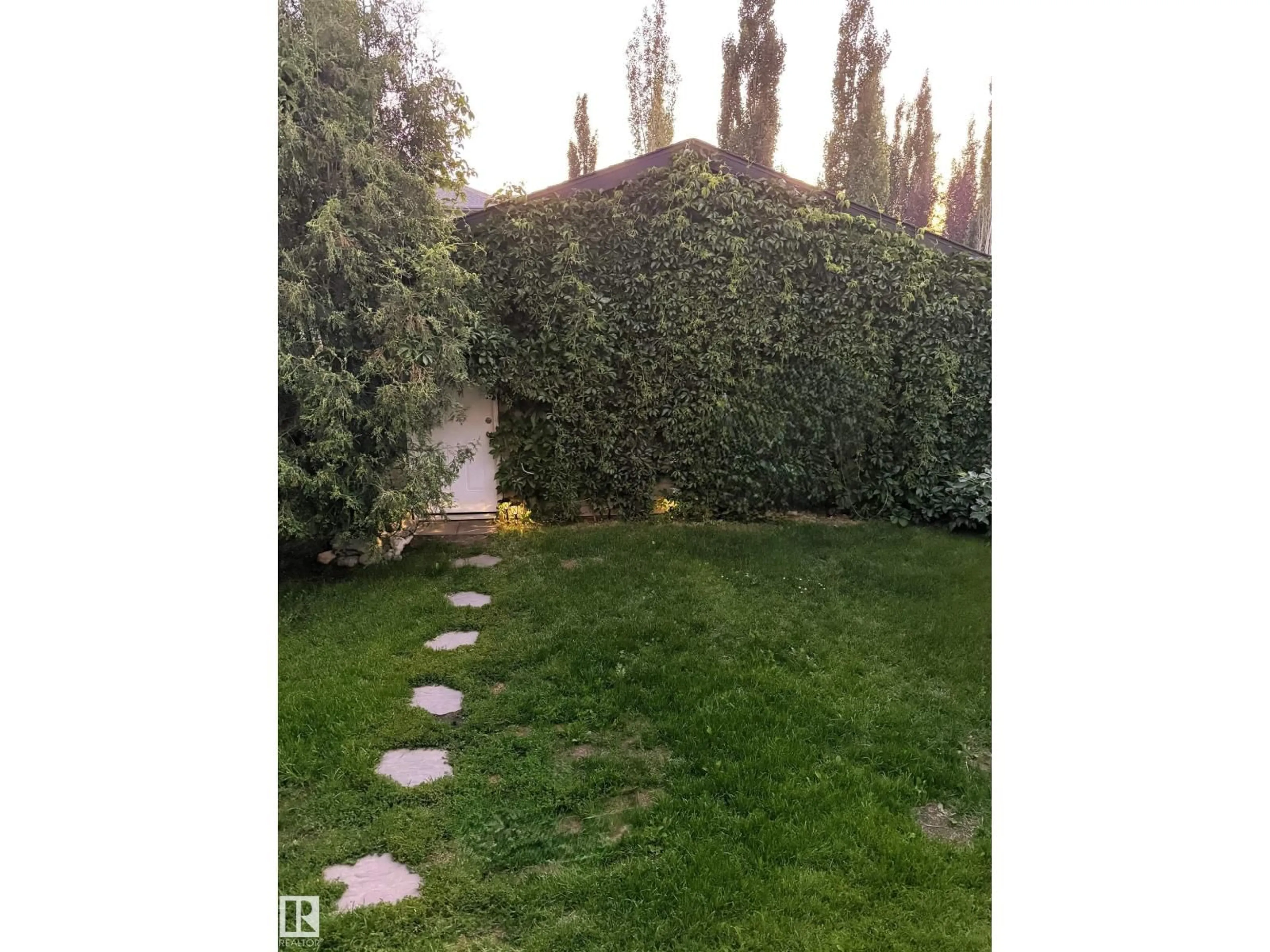 Patio, street for 5836 204 ST, Edmonton Alberta T6M2Z2