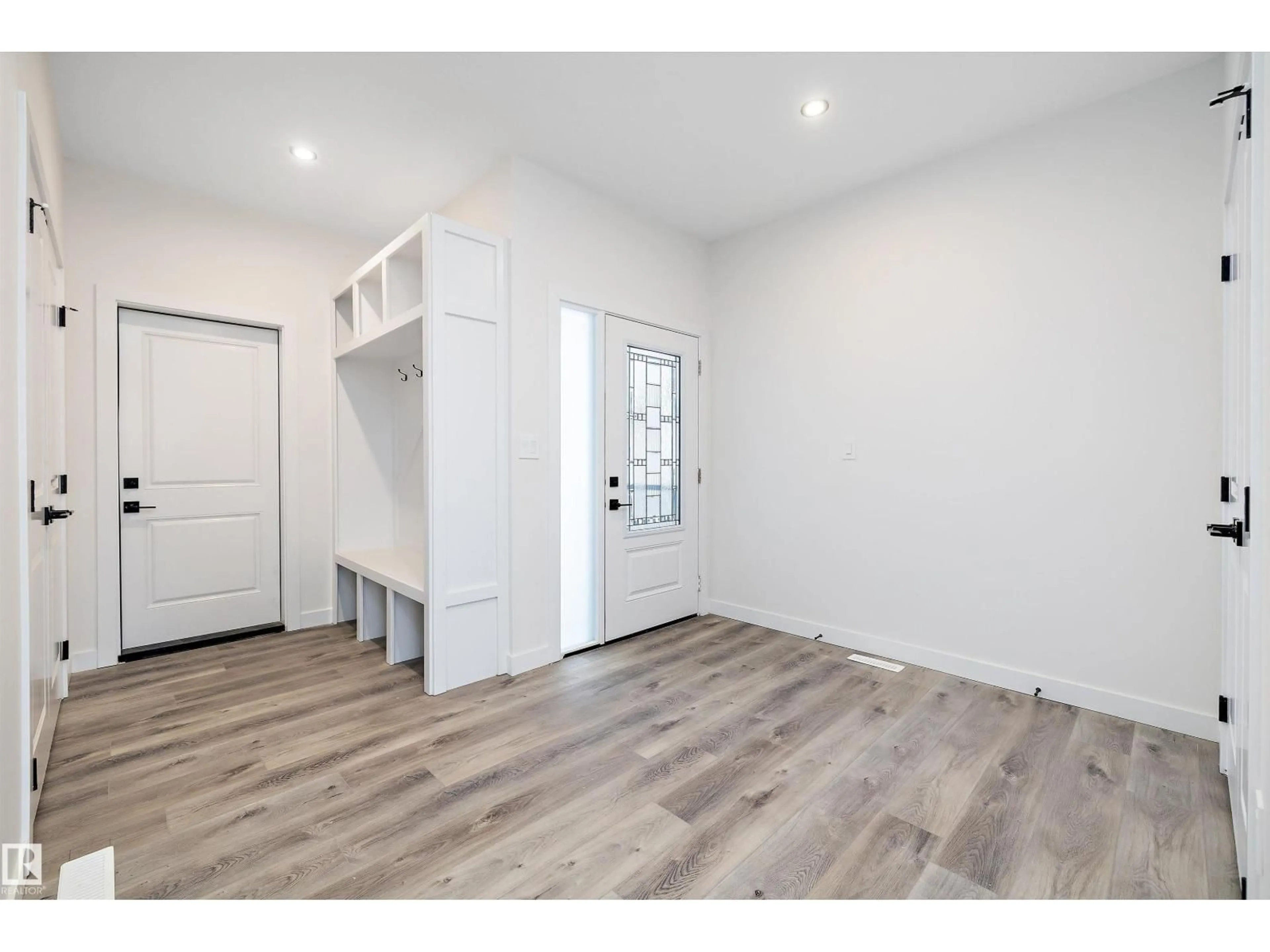 Indoor entryway for 79 MEADOWGROVE LN, Spruce Grove Alberta T7X0W2