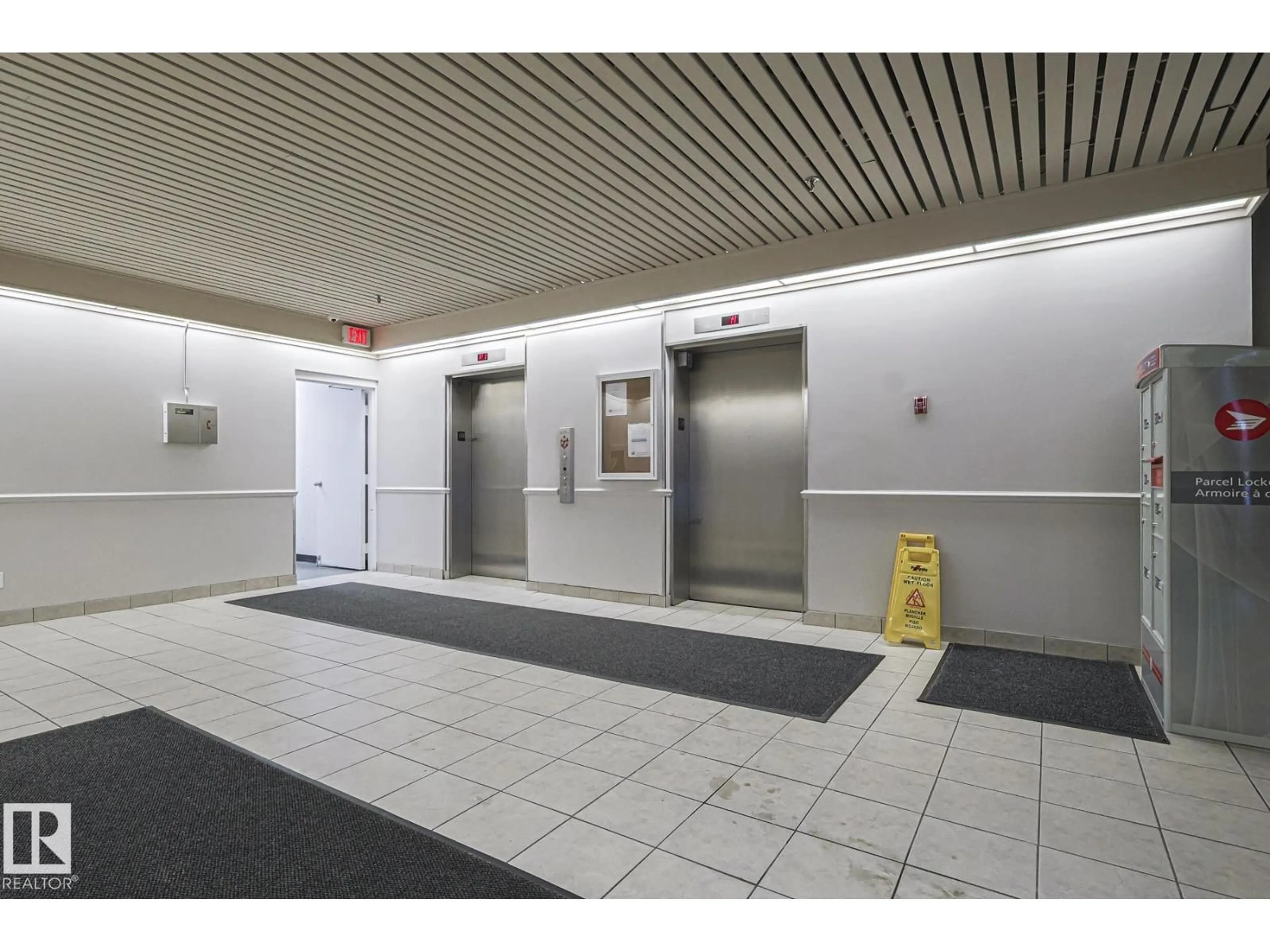 Indoor foyer for 10175 - 805 109 ST, Edmonton Alberta T5J3P2