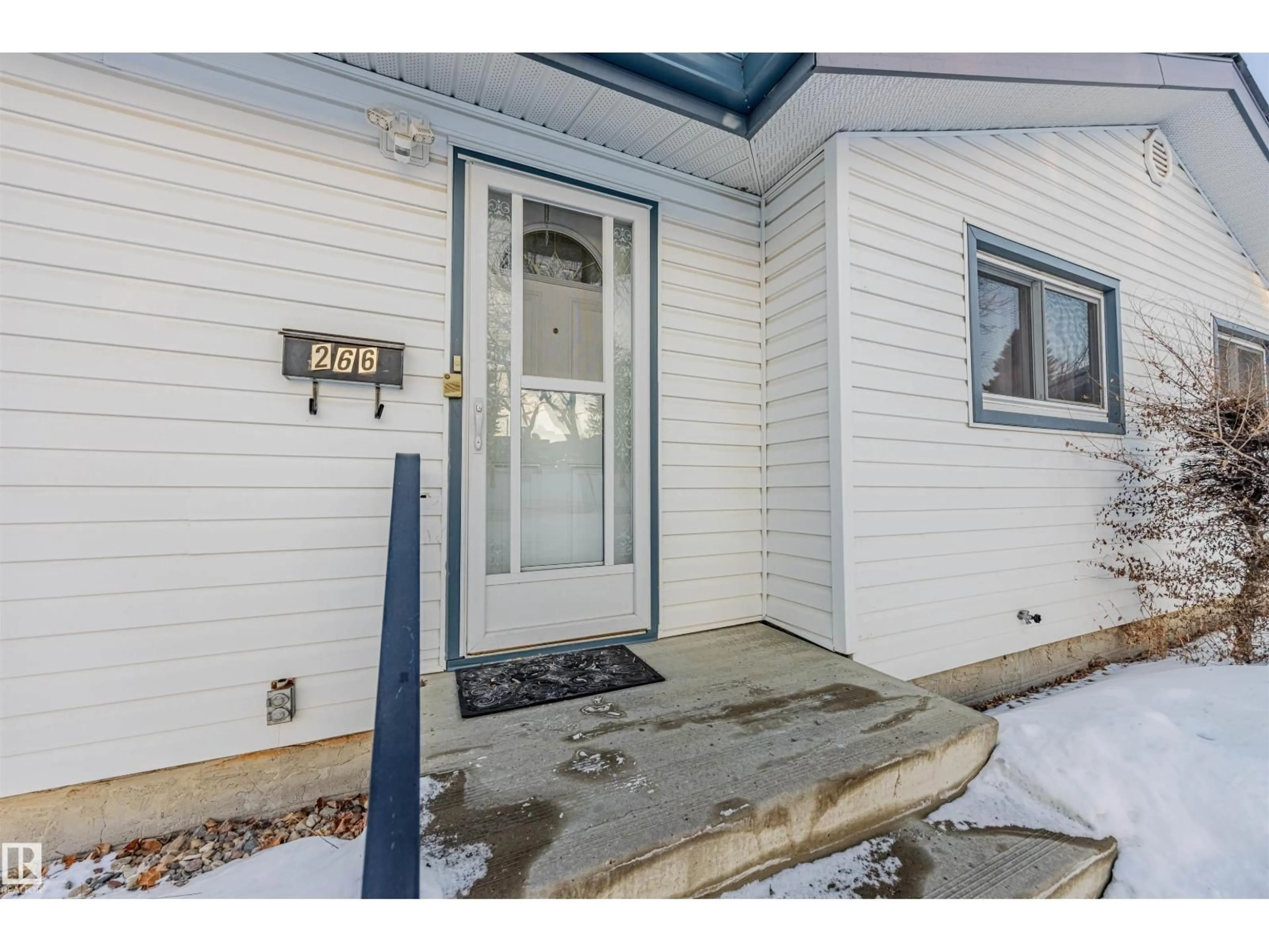 Indoor entryway for 266 CONIFER ST, Sherwood Park Alberta T8A1M3