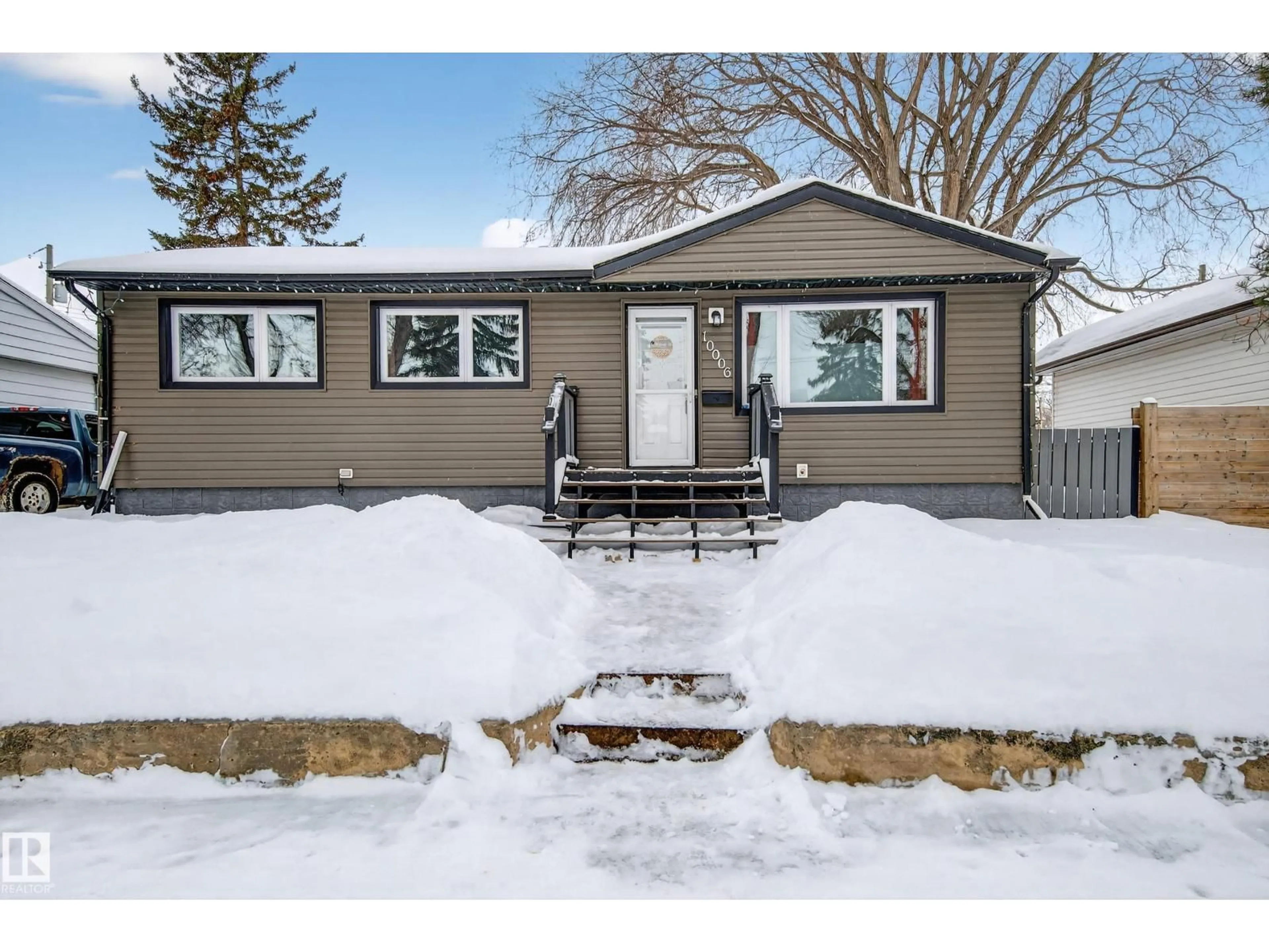 Home with vinyl exterior material, street for 10006 107 ST, Fort Saskatchewan Alberta T8L2H6