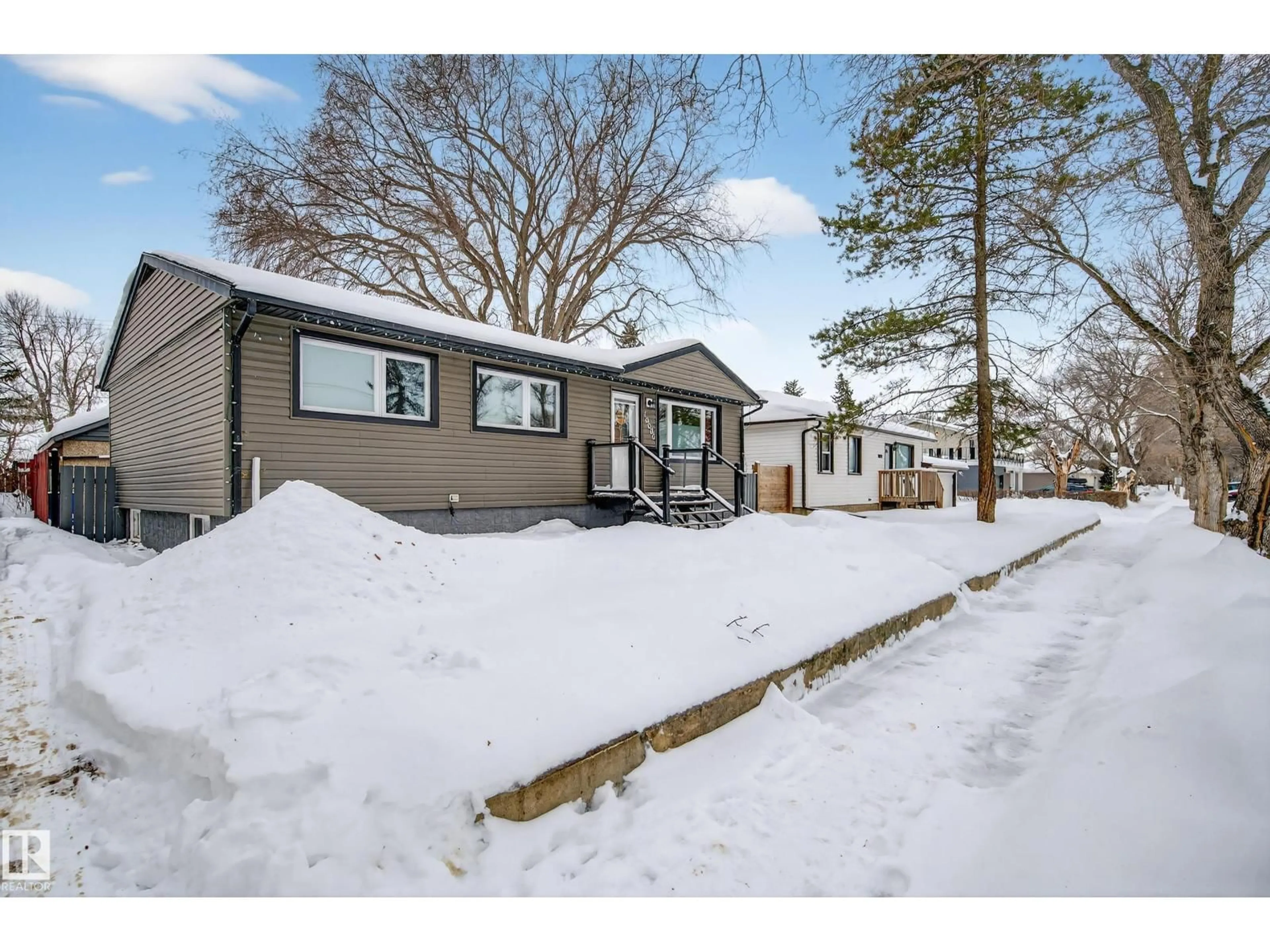 A pic from outside/outdoor area/front of a property/back of a property/a pic from drone, street for 10006 107 ST, Fort Saskatchewan Alberta T8L2H6
