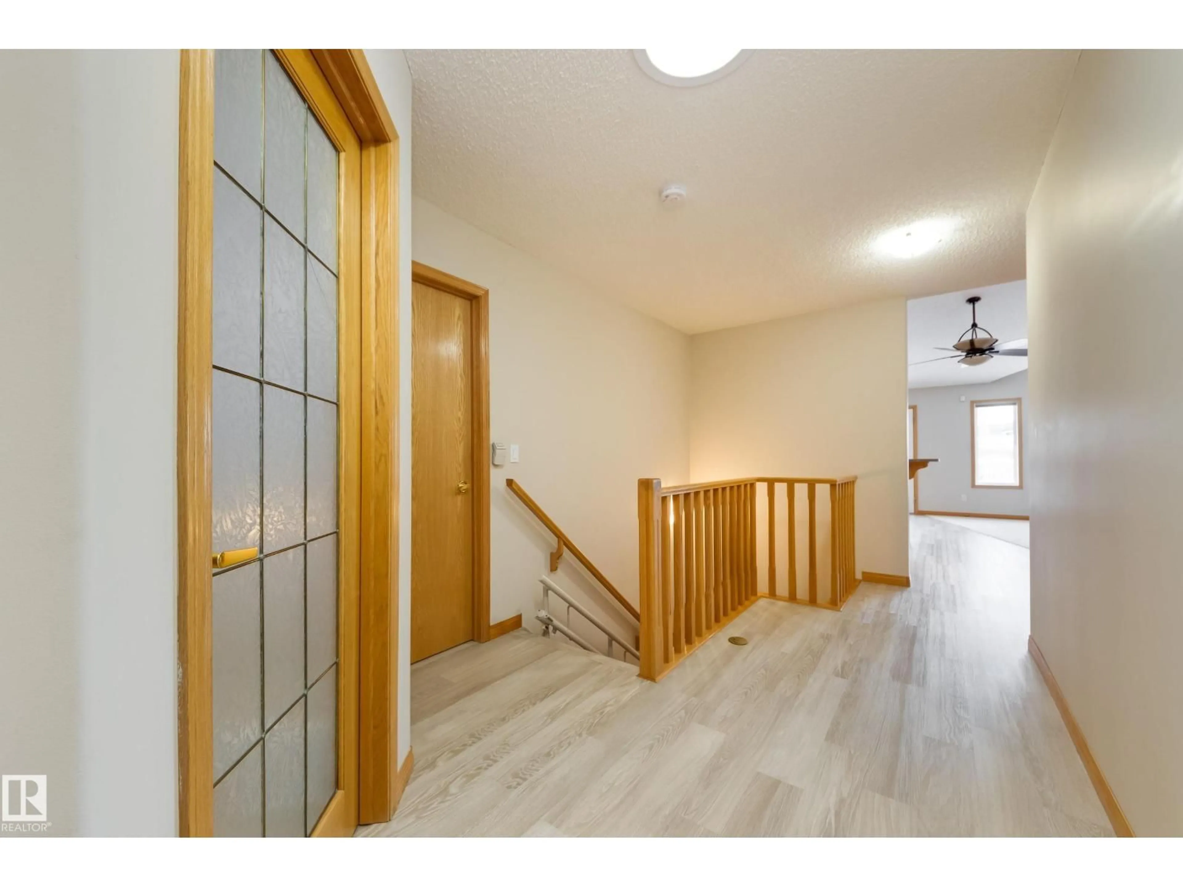 Indoor foyer for 55 - 21 CLARKDALE DR, Sherwood Park Alberta T8H2E5
