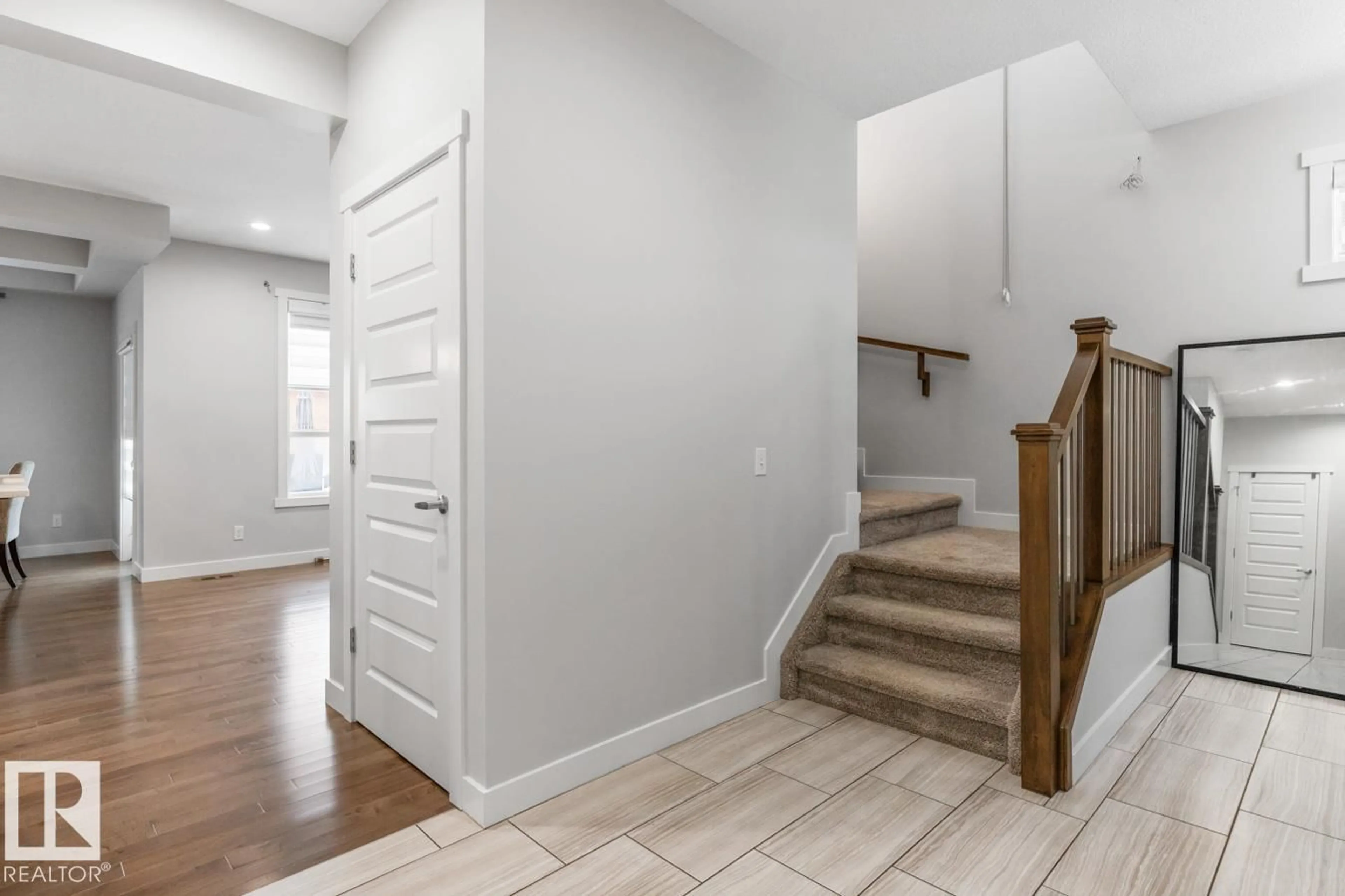 Indoor entryway for SW - 1723 168 ST, Edmonton Alberta T6W3R7