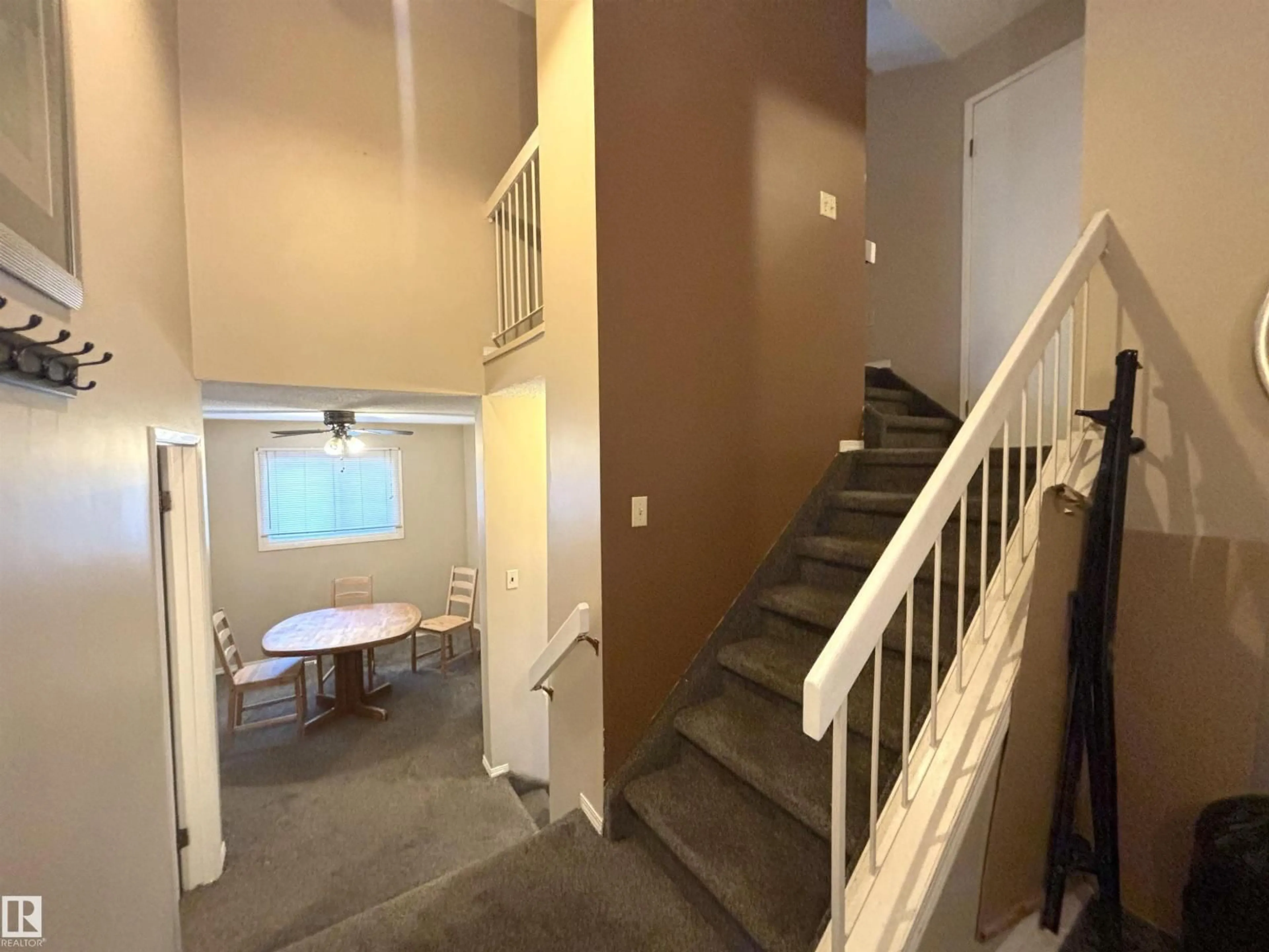 Indoor foyer for 5955 40 AV, Edmonton Alberta T6L3P6