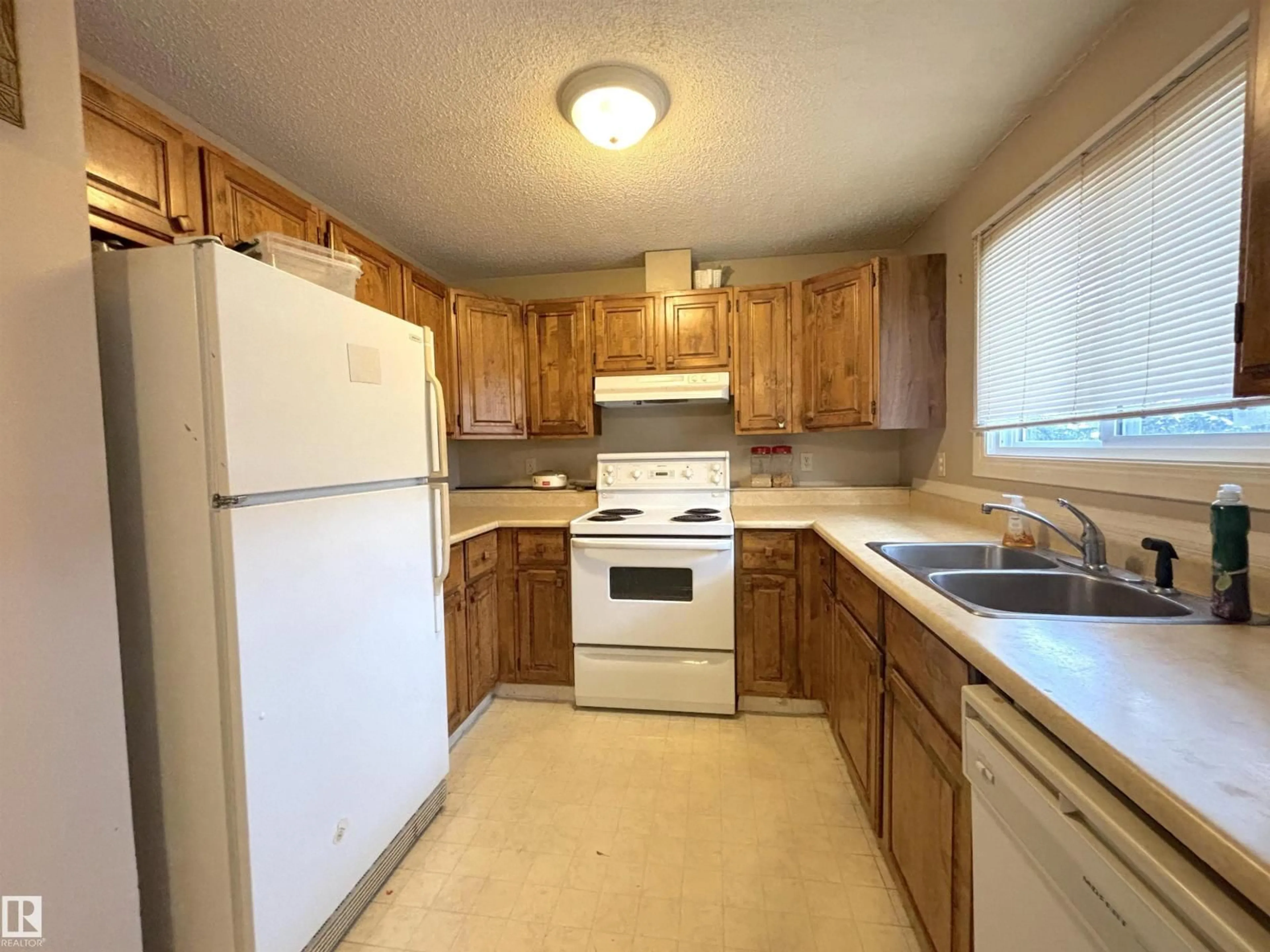 Standard kitchen, unknown for 5955 40 AV, Edmonton Alberta T6L3P6