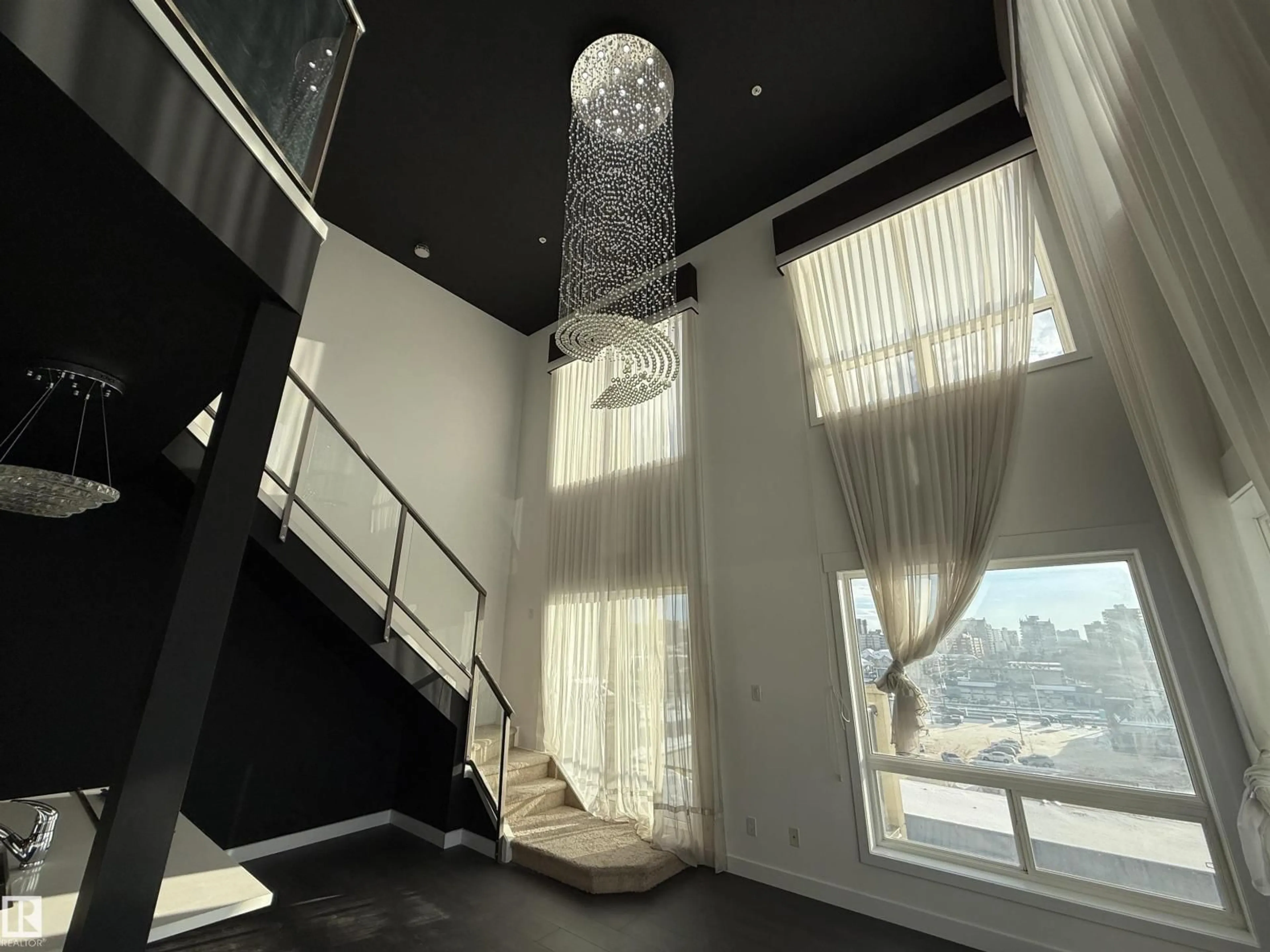 Indoor foyer for #611 - 11425 105 AV, Edmonton Alberta T5H0C5