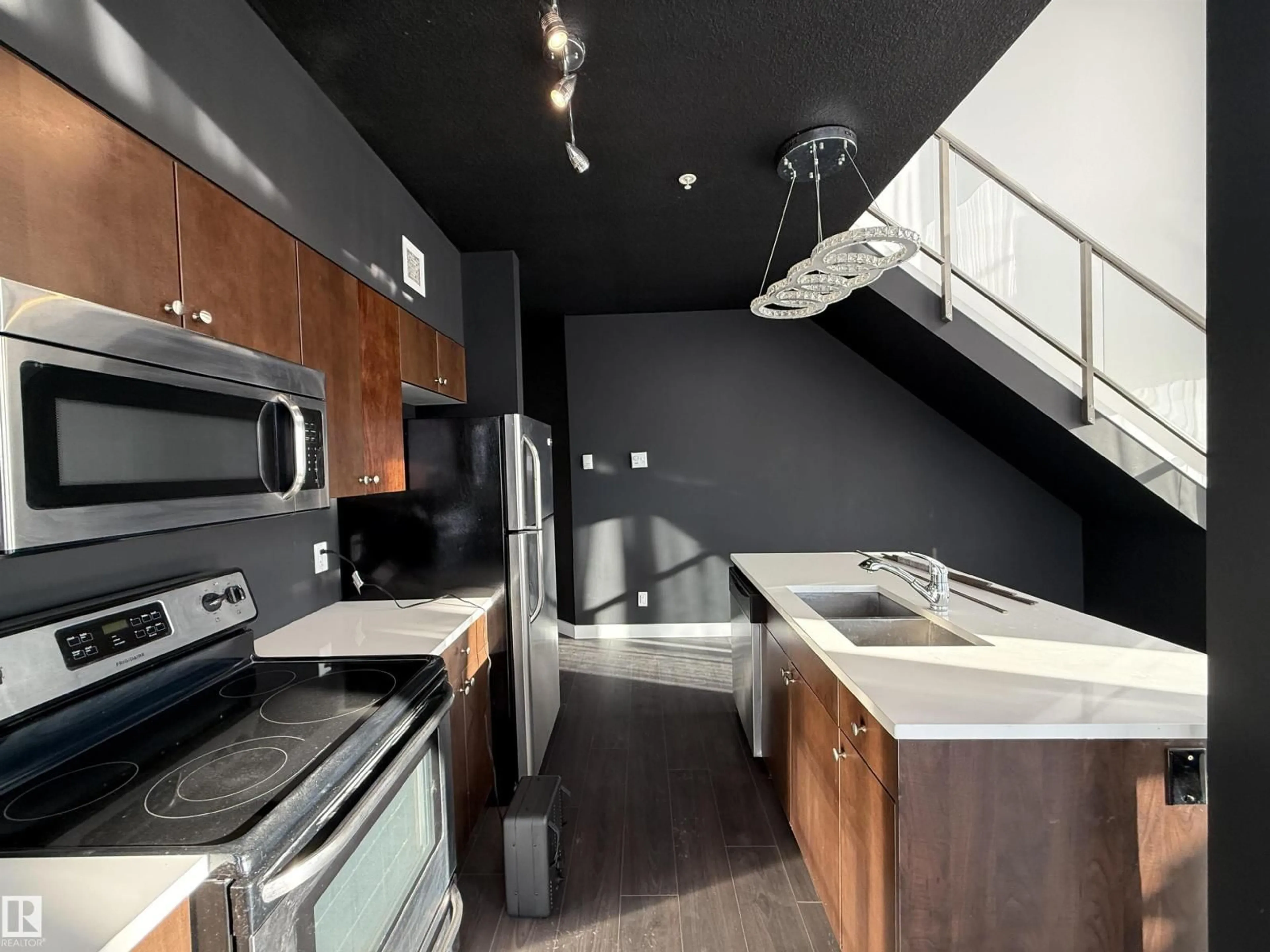 Unknown for #611 - 11425 105 AV, Edmonton Alberta T5H0C5