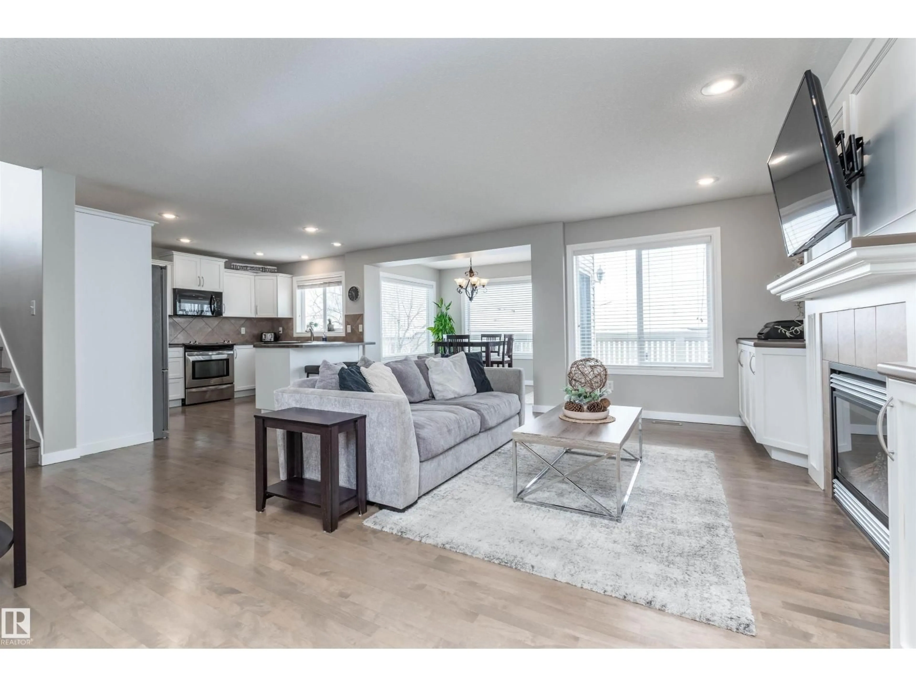 Open concept kitchen, wood/laminate floor for 158 RIDGELAND CR, Sherwood Park Alberta T8A2P2
