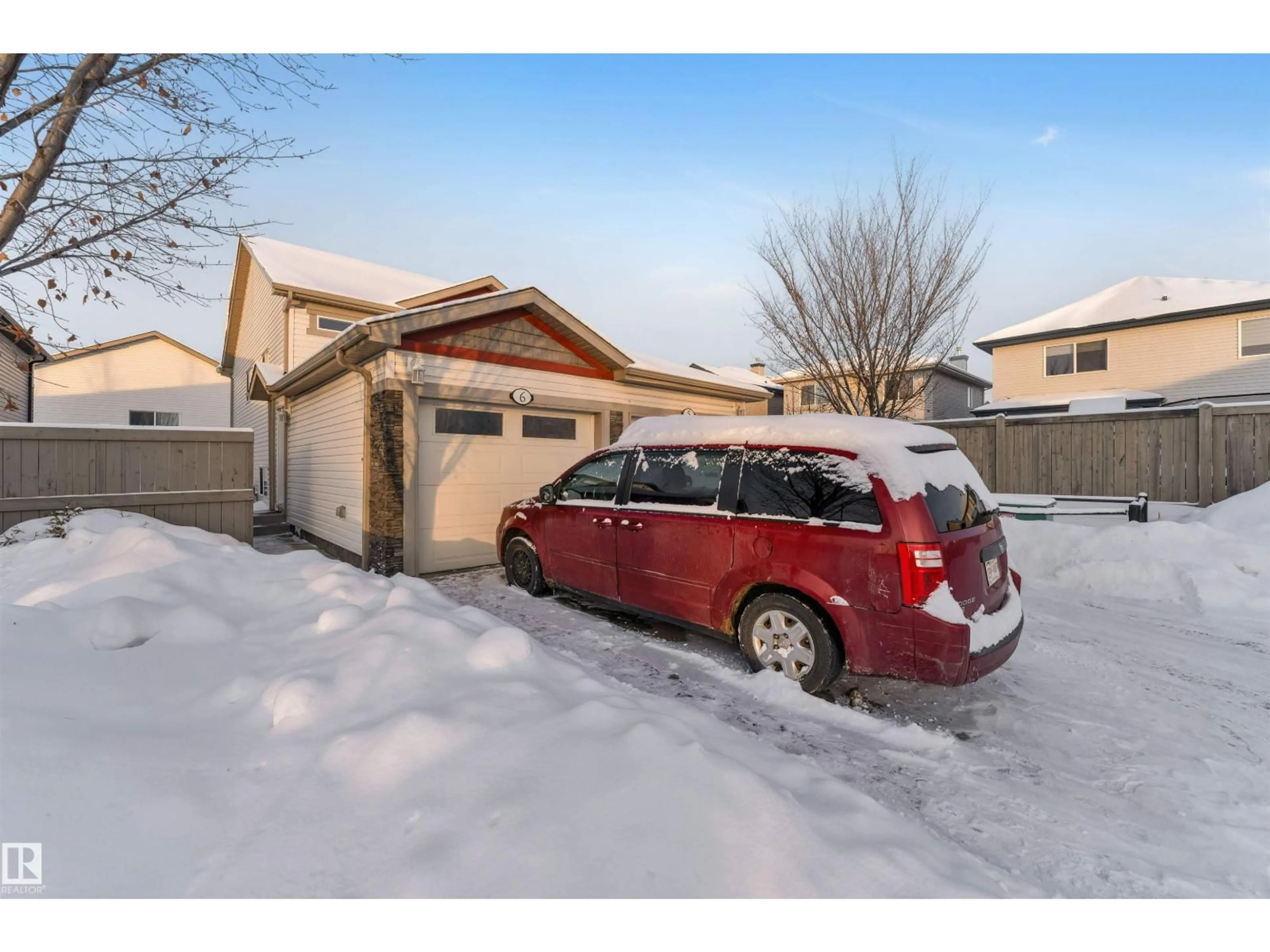 Indoor garage for 6 - 6520 2 AV SW, Edmonton Alberta T6X1S4