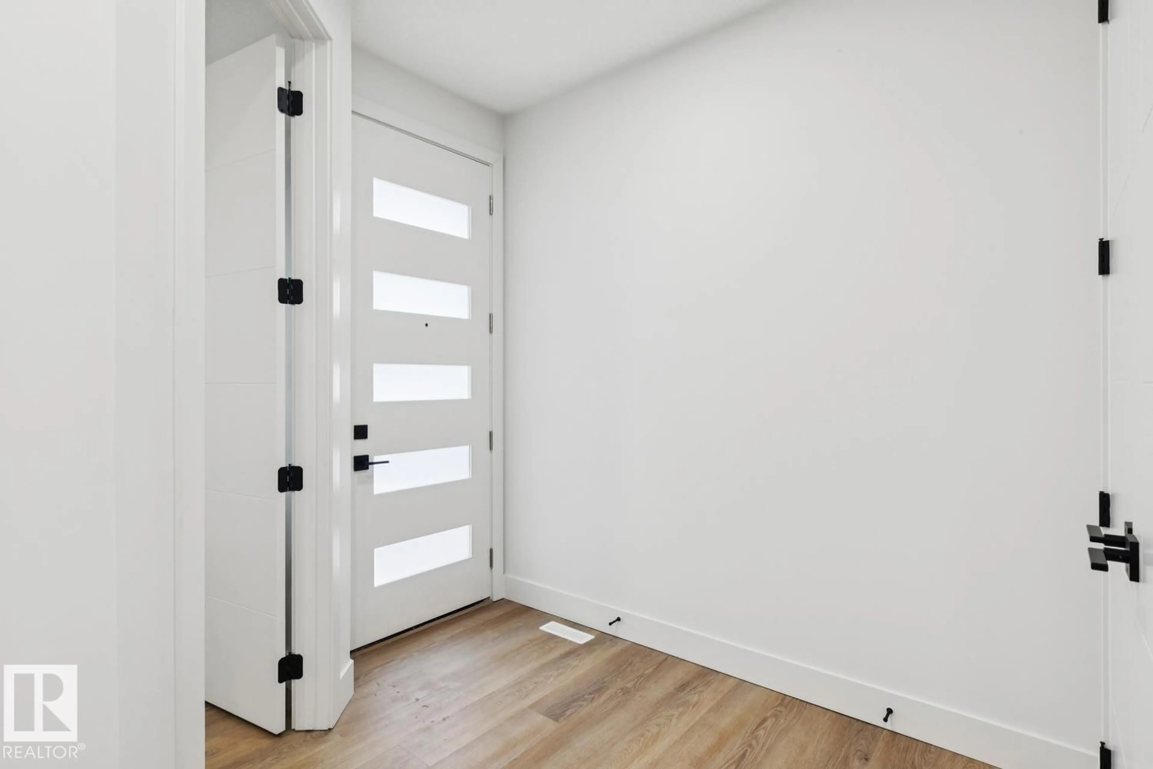 Indoor entryway for 3529 42 AV, Beaumont Alberta T4X3G4